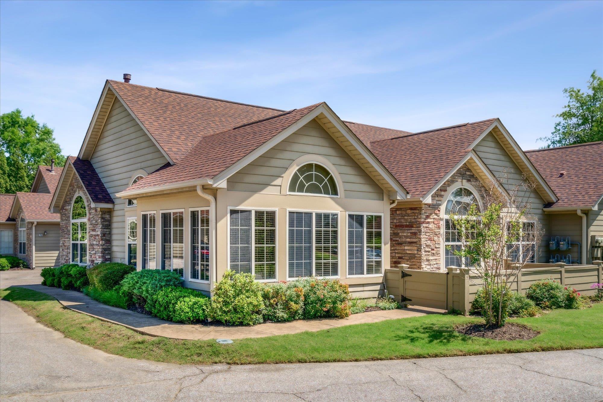 1717 W SOUTHFIELD CIR W