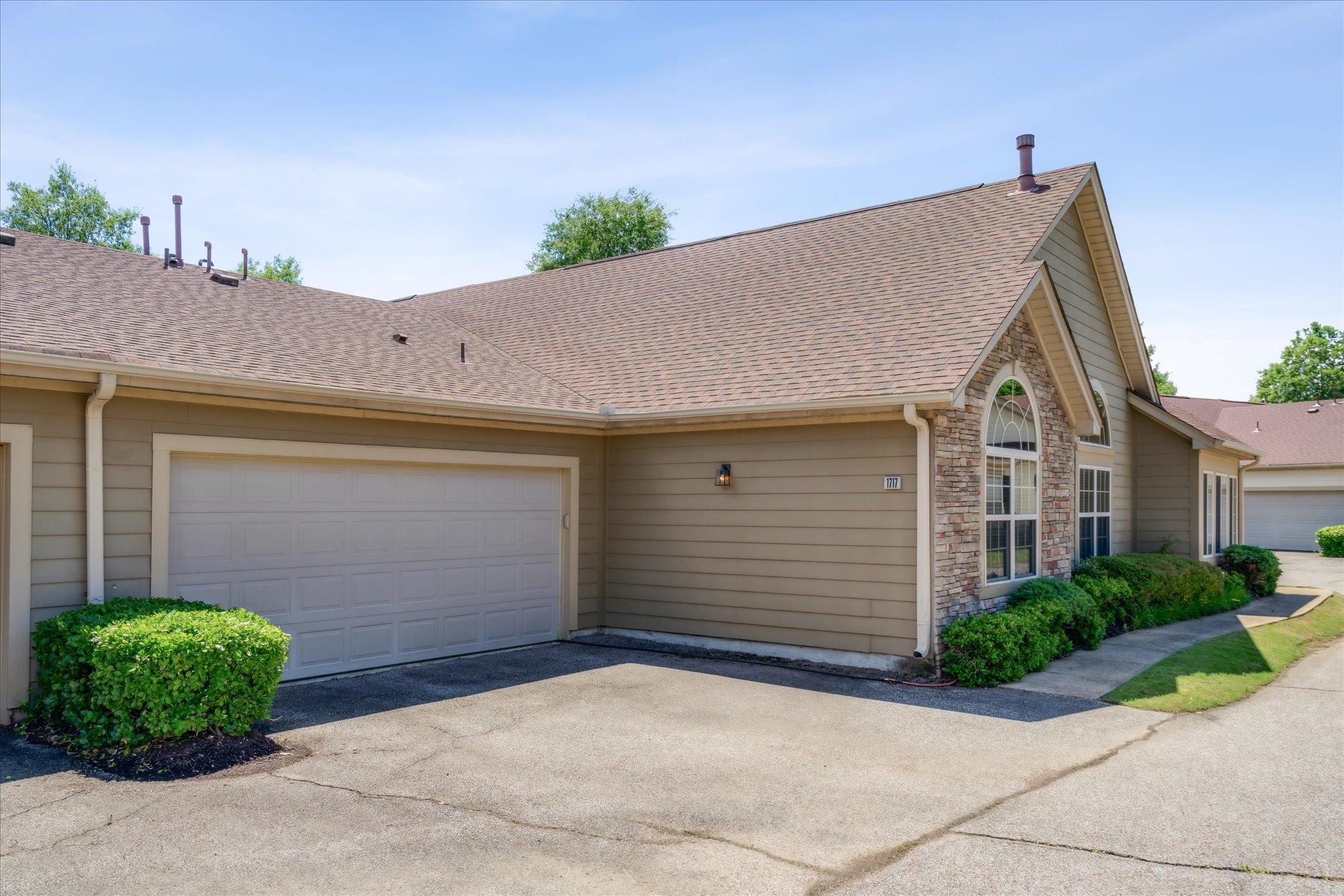 1717 W SOUTHFIELD CIR W