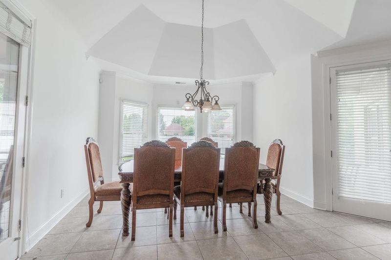 1105 W OLD HEARTHSTONE CIR