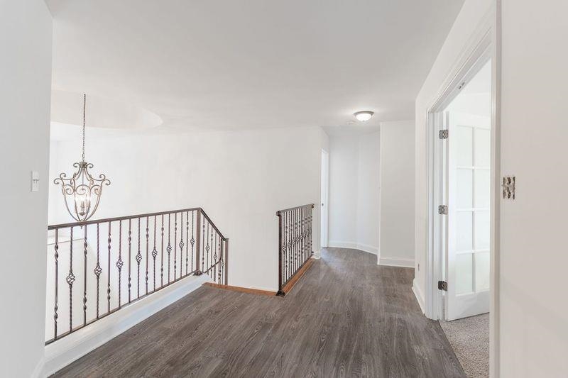 1105 W OLD HEARTHSTONE CIR
