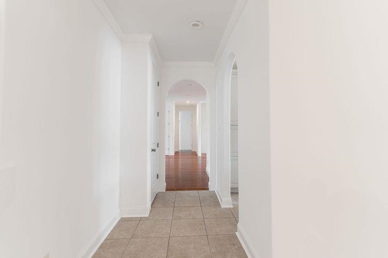 1105 W OLD HEARTHSTONE CIR