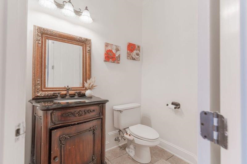1105 W OLD HEARTHSTONE CIR