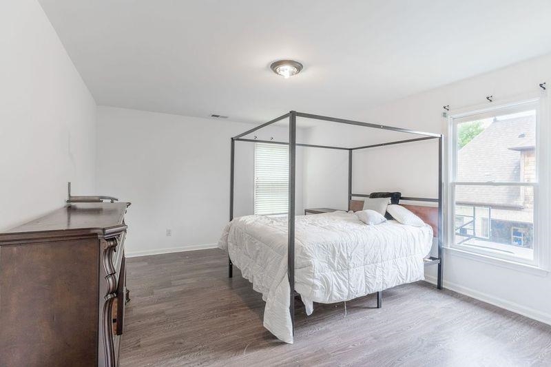 1105 W OLD HEARTHSTONE CIR