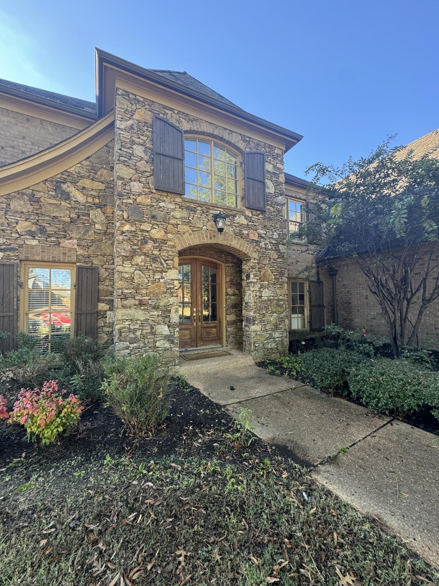 1105 W OLD HEARTHSTONE CIR