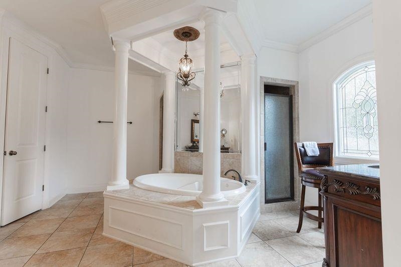 1105 W OLD HEARTHSTONE CIR