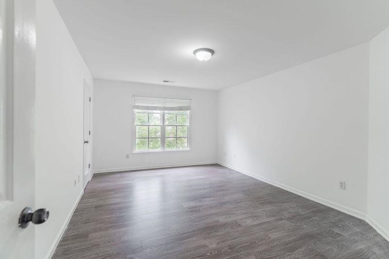 1105 W OLD HEARTHSTONE CIR