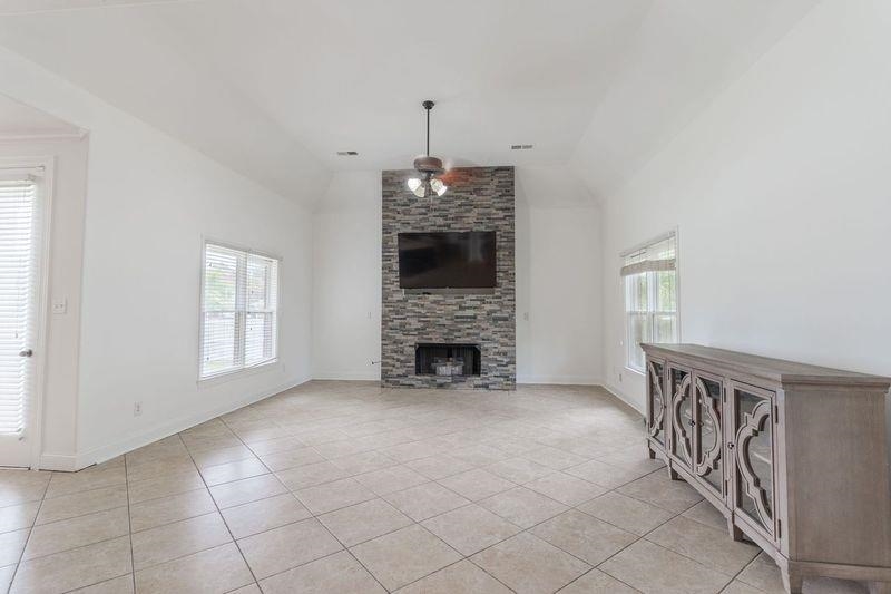 1105 W OLD HEARTHSTONE CIR