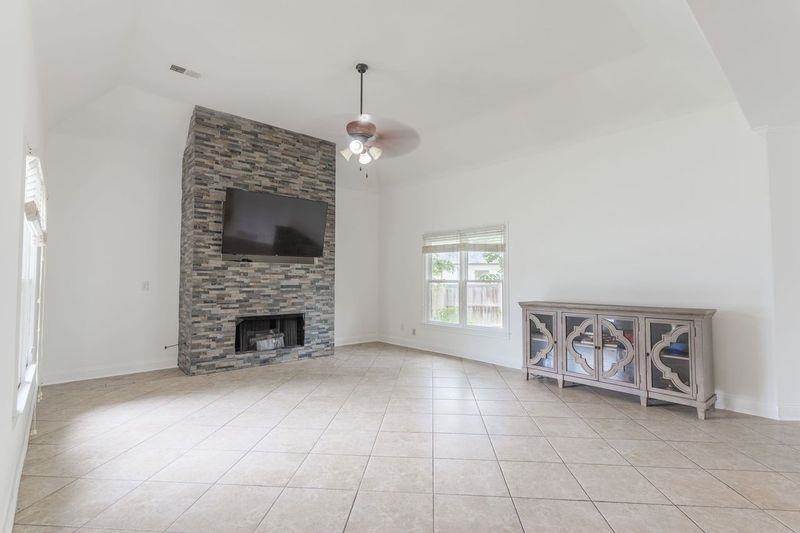 1105 W OLD HEARTHSTONE CIR