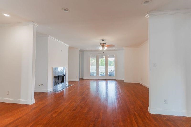 1105 W OLD HEARTHSTONE CIR