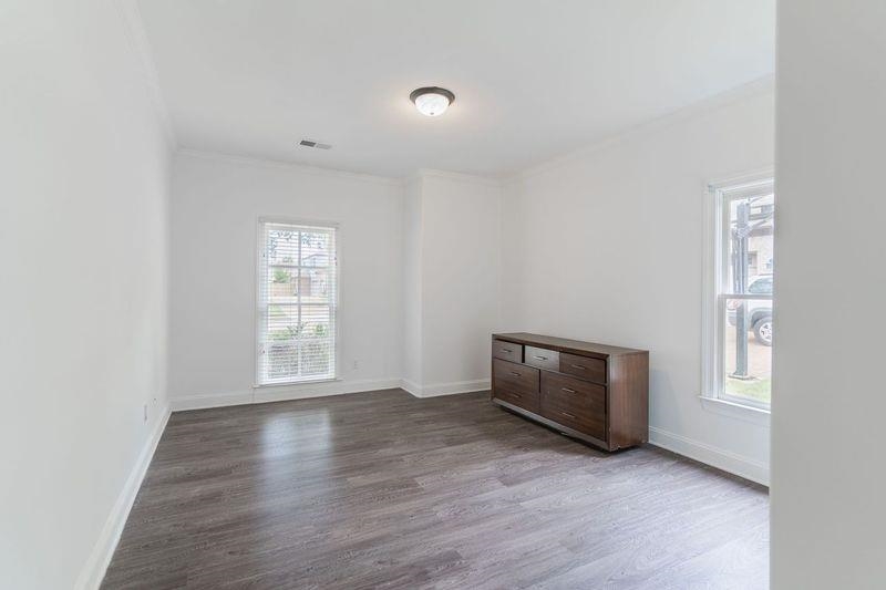 1105 W OLD HEARTHSTONE CIR