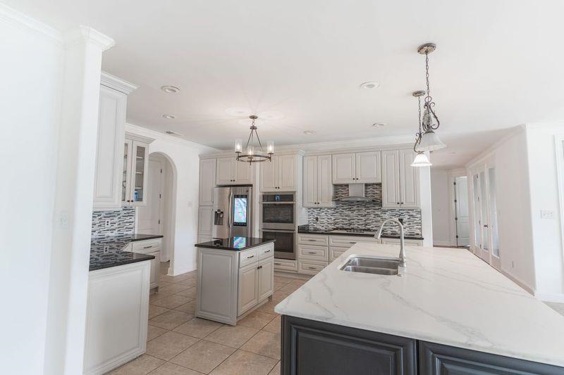 1105 W OLD HEARTHSTONE CIR