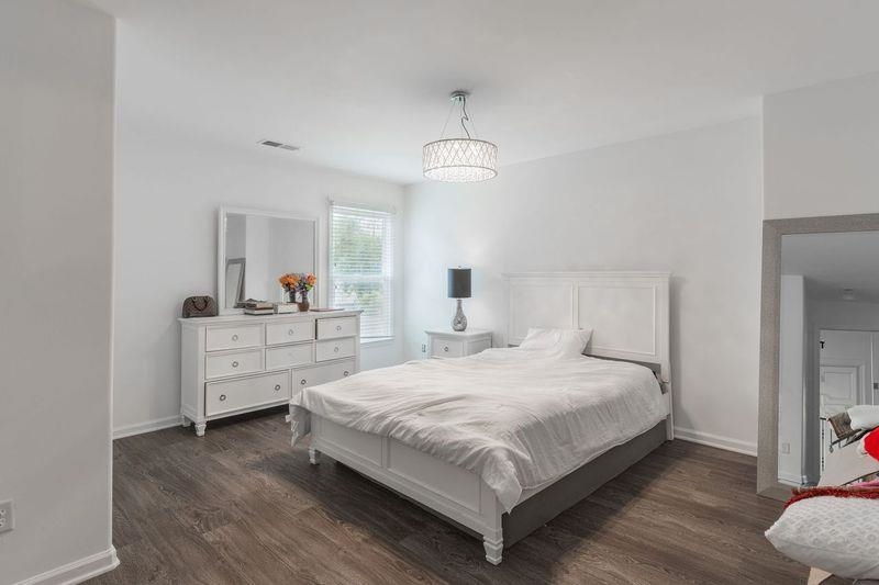 1105 W OLD HEARTHSTONE CIR