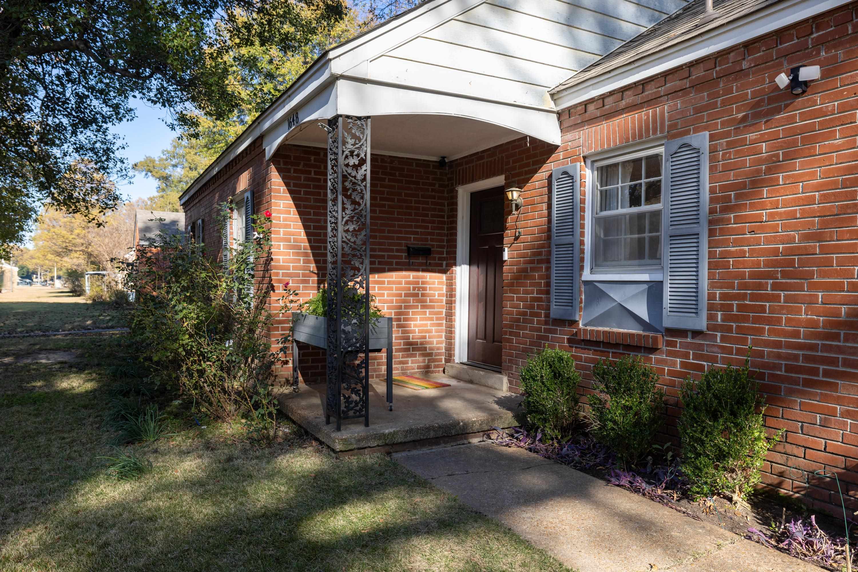 1648 COLONIAL RD