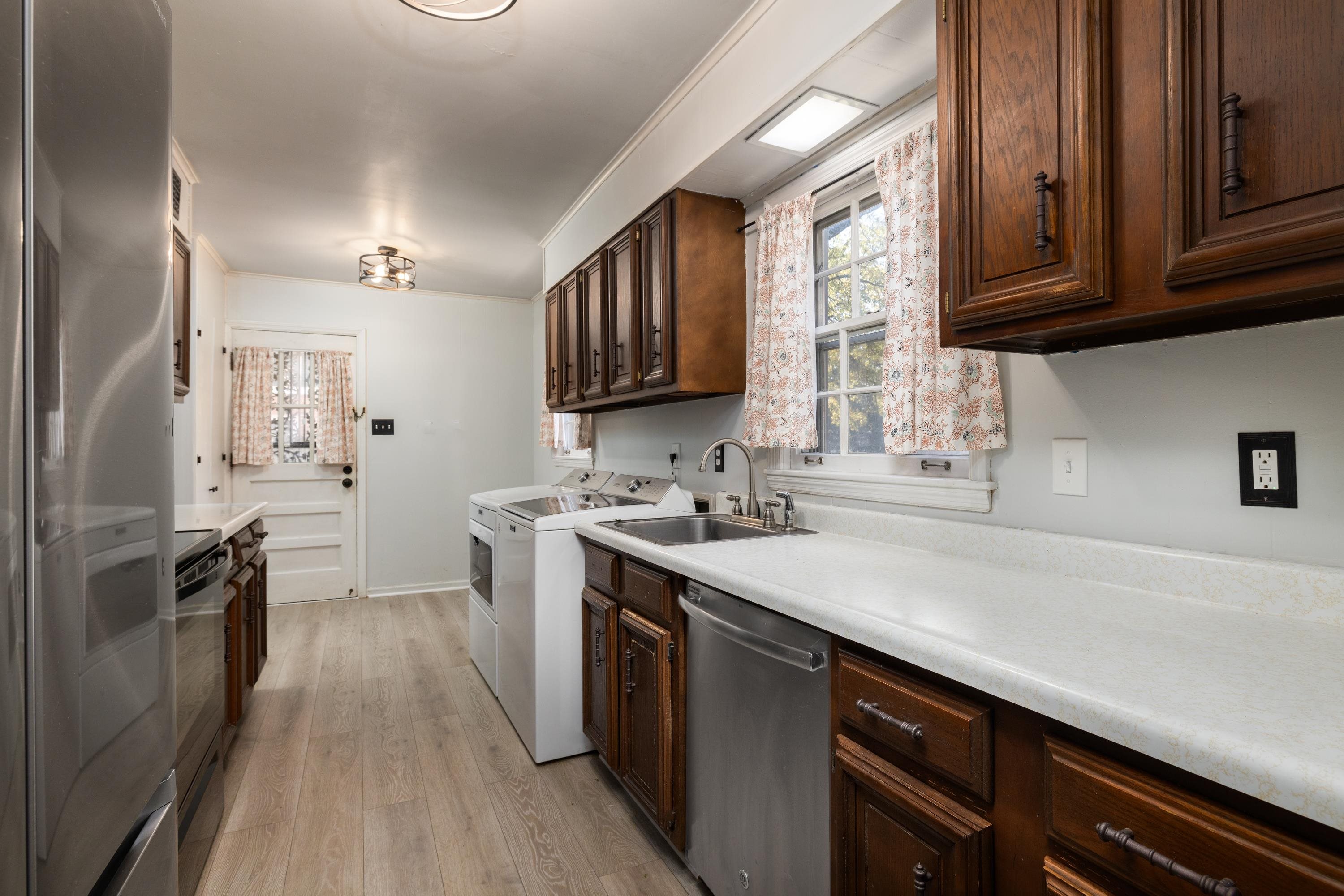 1648 COLONIAL RD