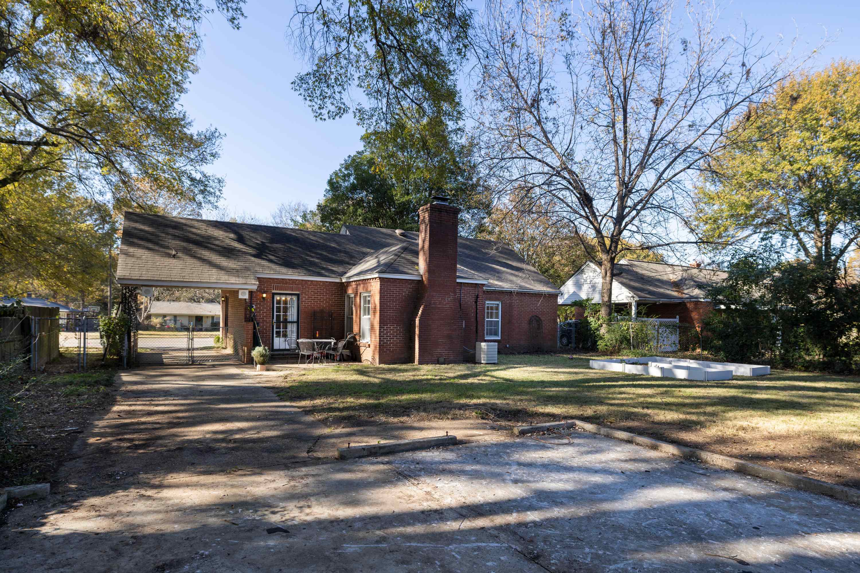 1648 COLONIAL RD