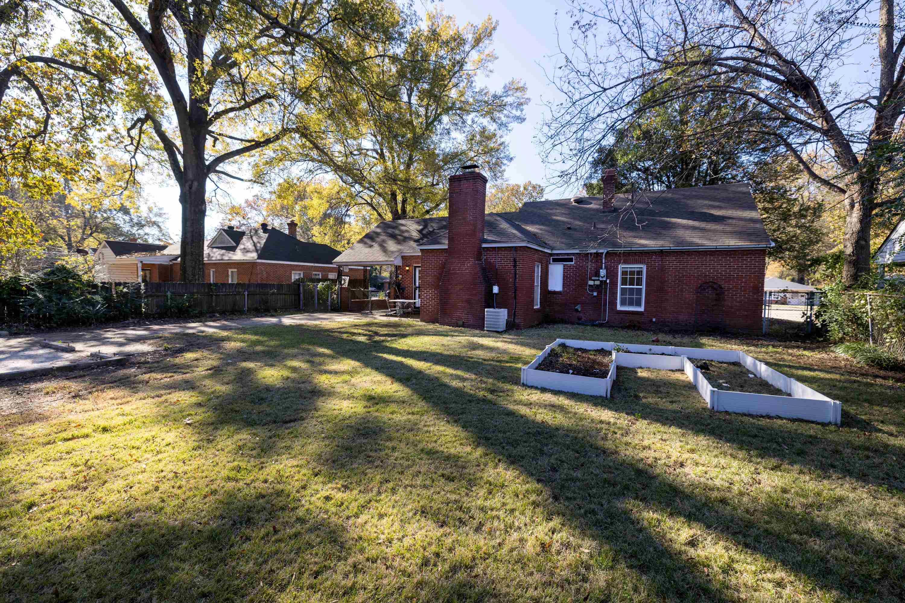 1648 COLONIAL RD