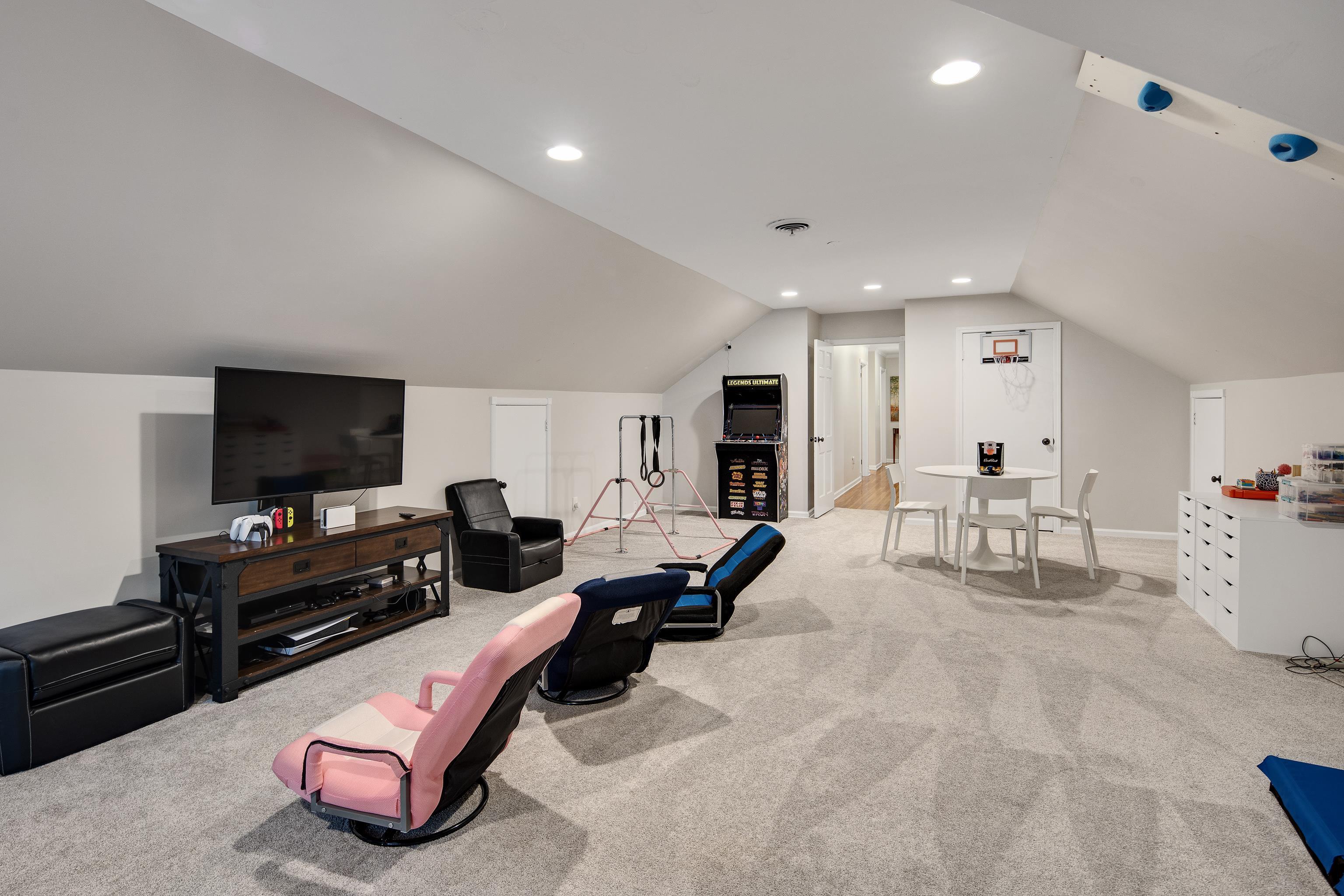 6630 MONMOUTH DR