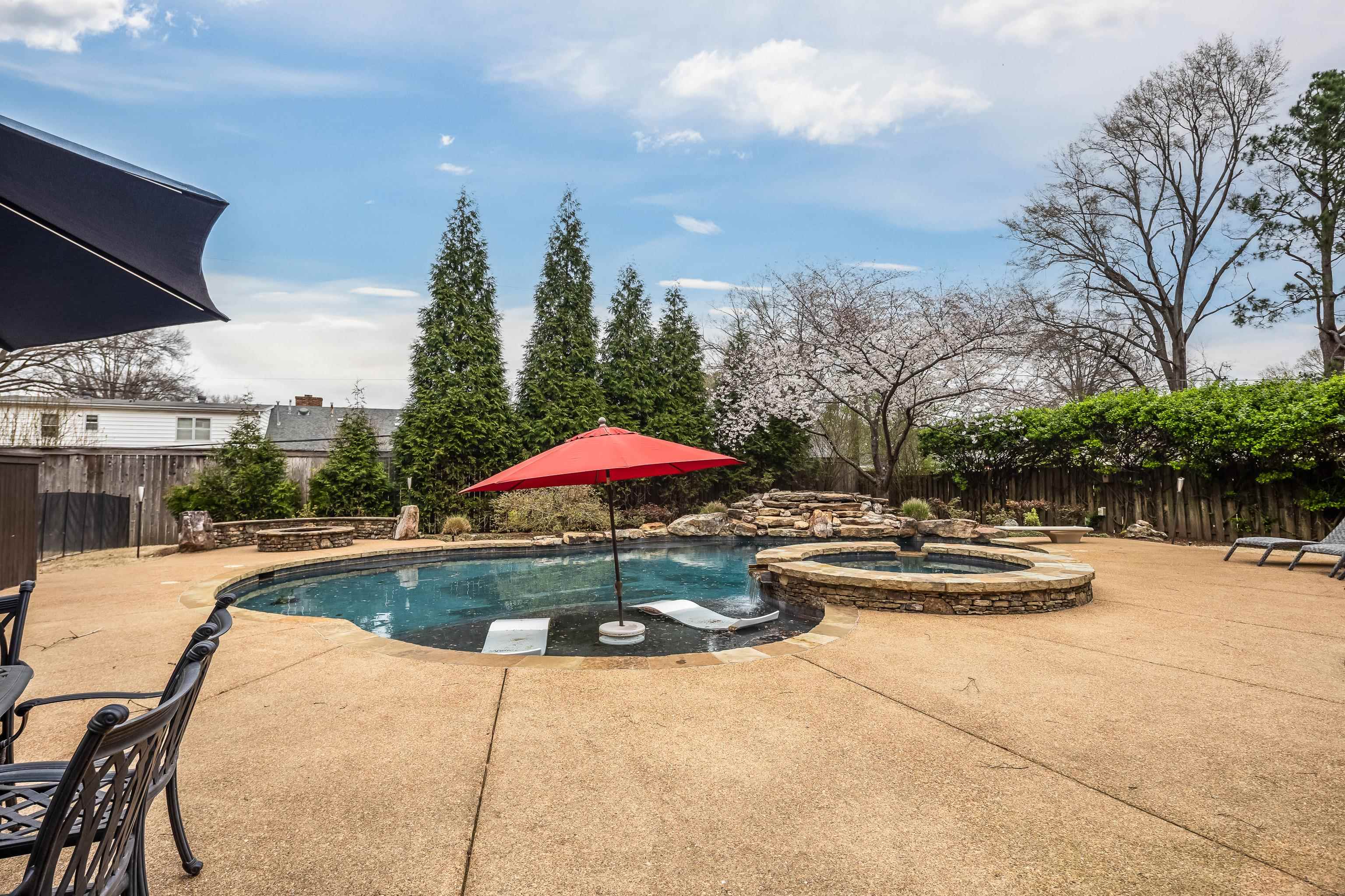6630 MONMOUTH DR