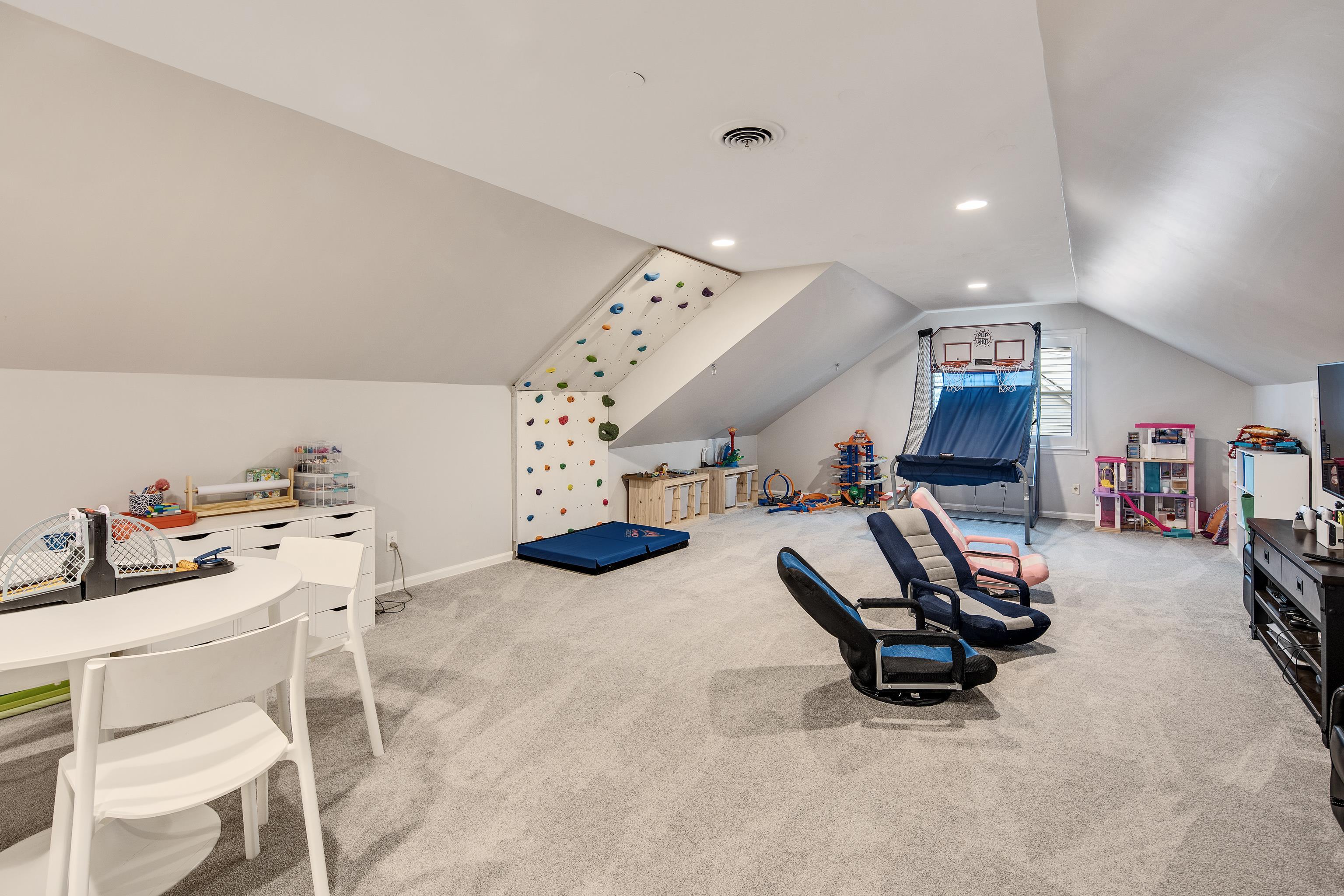6630 MONMOUTH DR