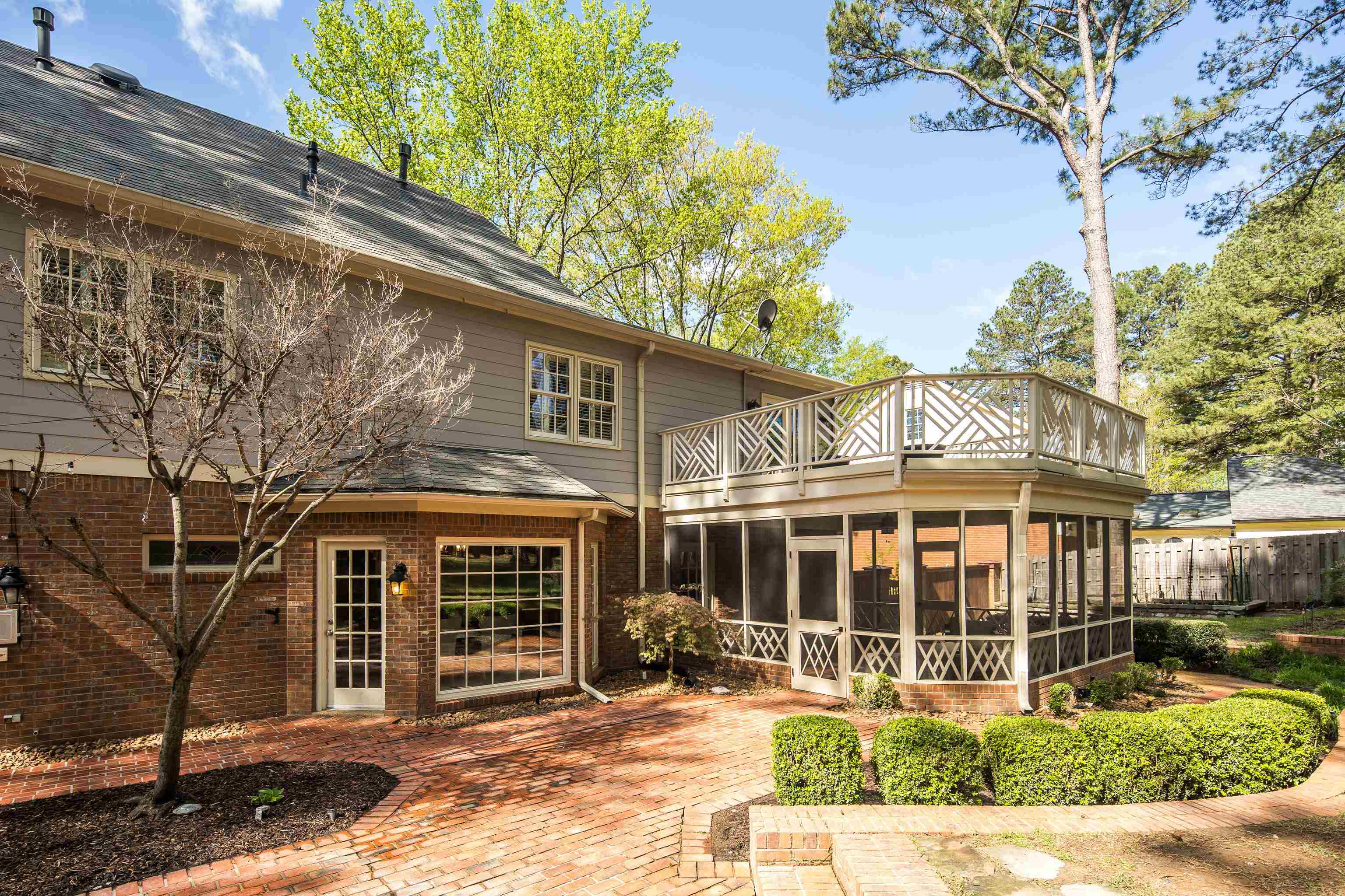 8462 WOODLANE DR