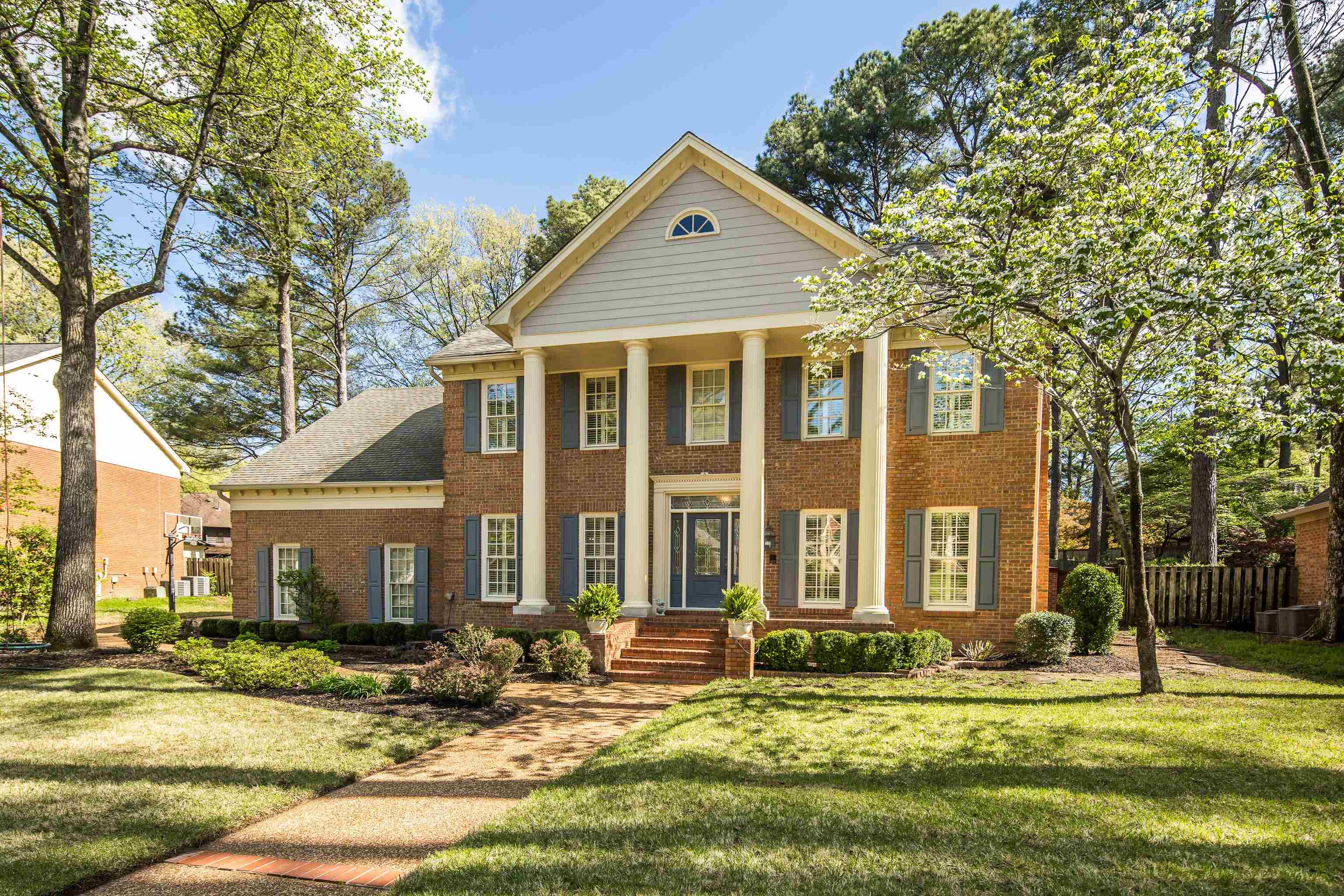 8462 WOODLANE DR