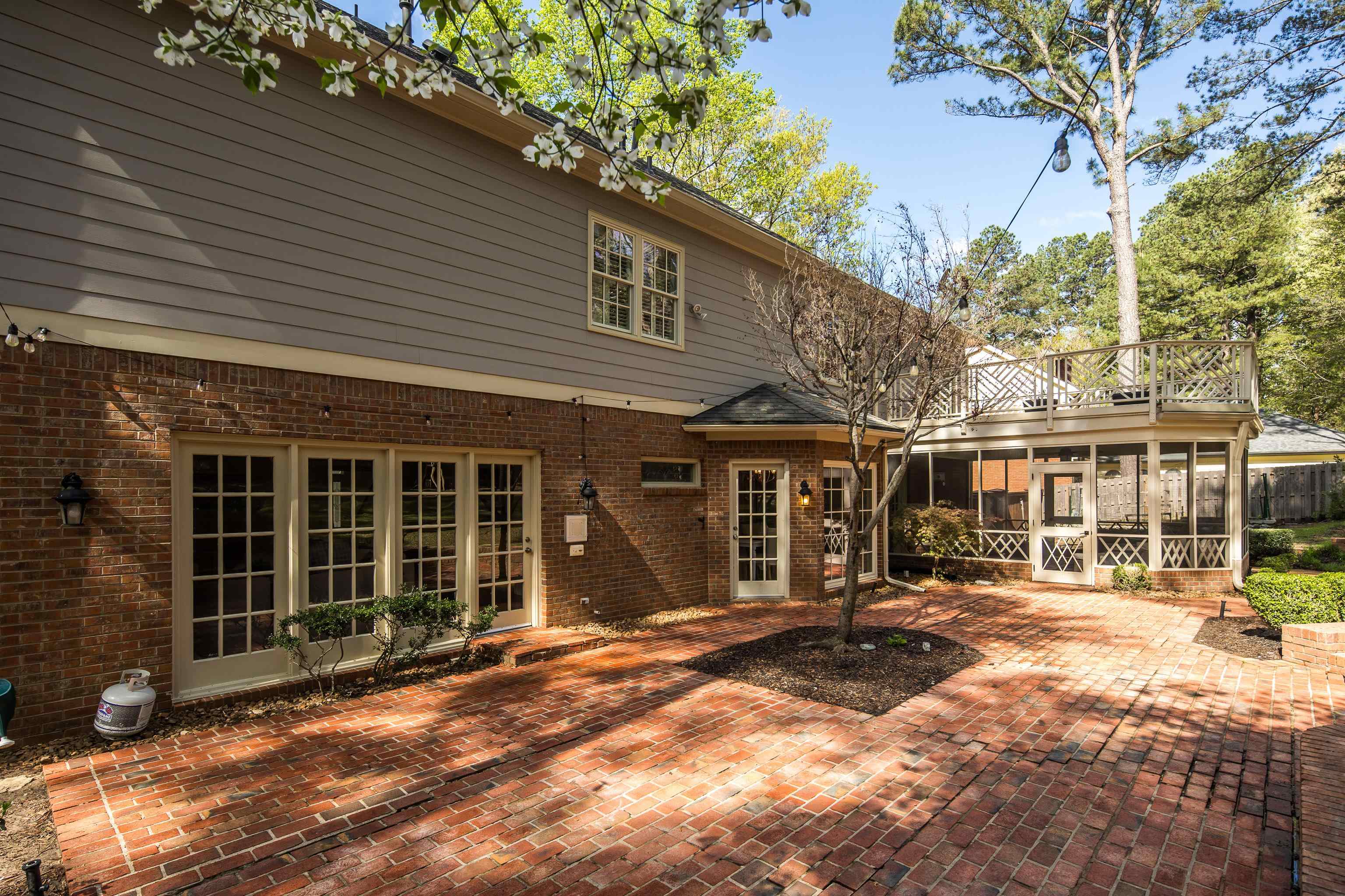 8462 WOODLANE DR