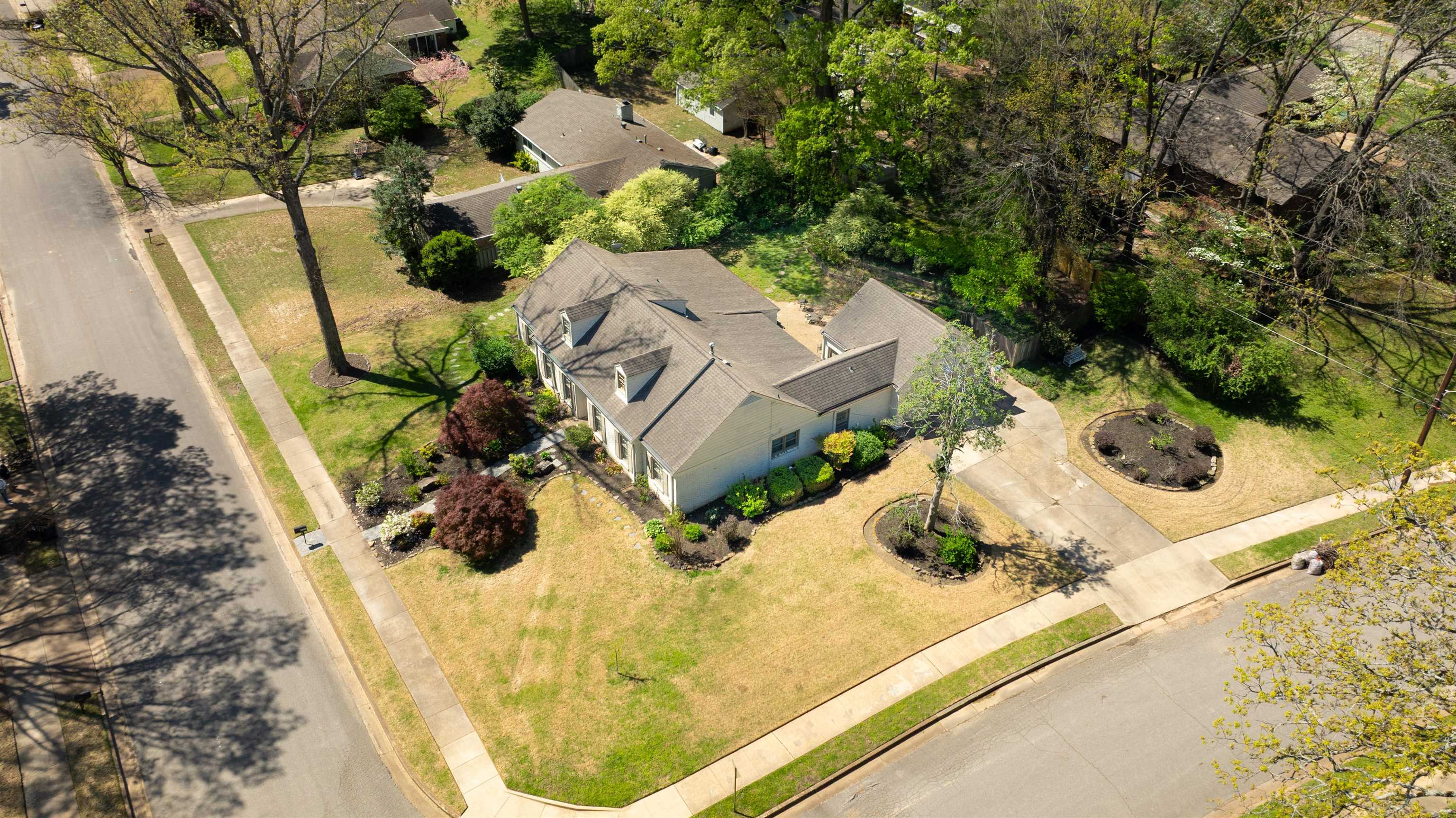 1301 E ROLLING OAKS DR