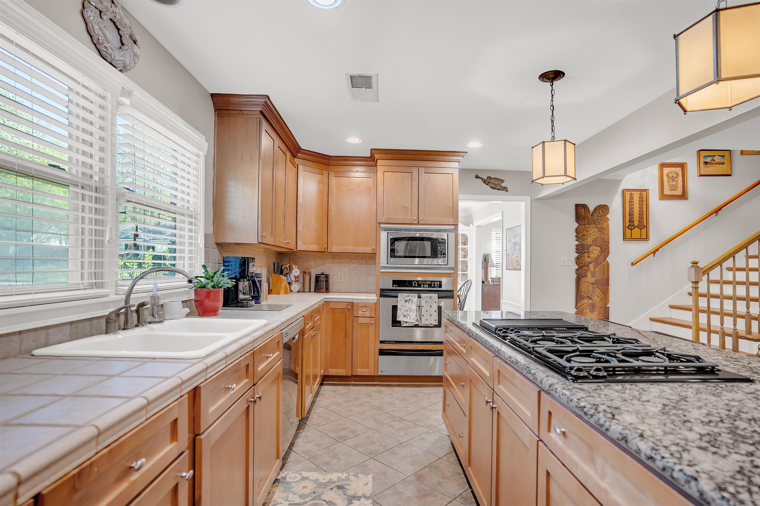 1301 E ROLLING OAKS DR