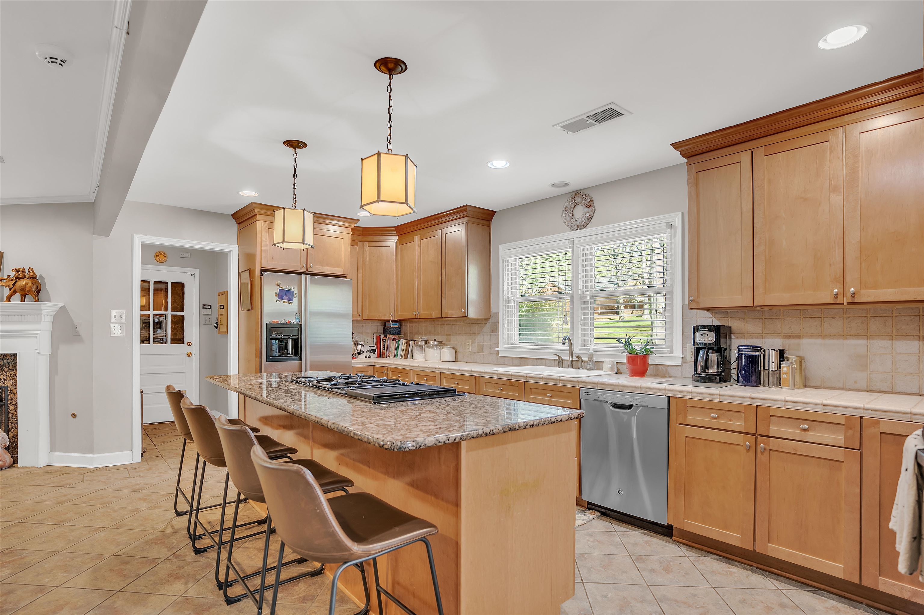 1301 E ROLLING OAKS DR