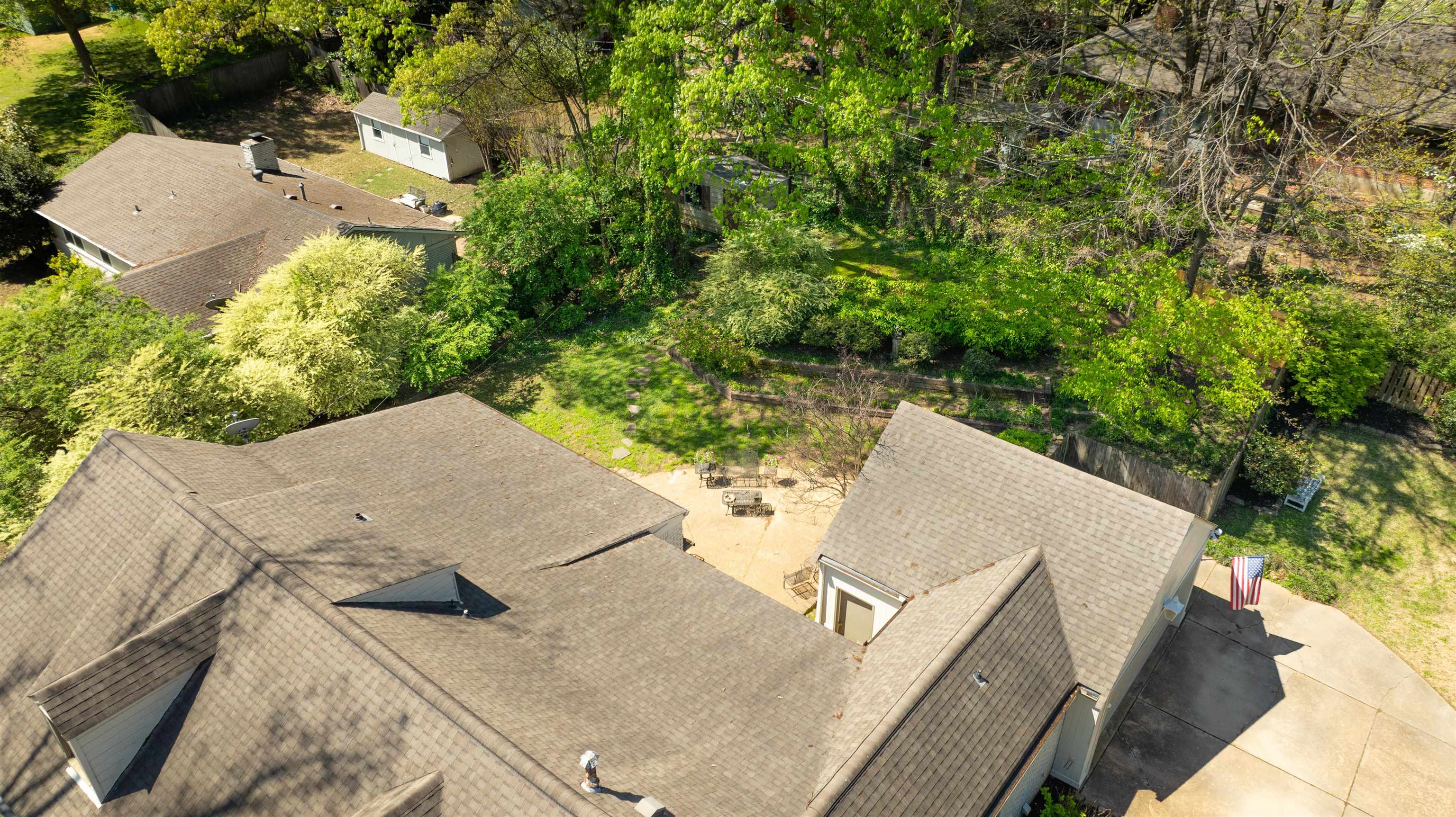 1301 E ROLLING OAKS DR