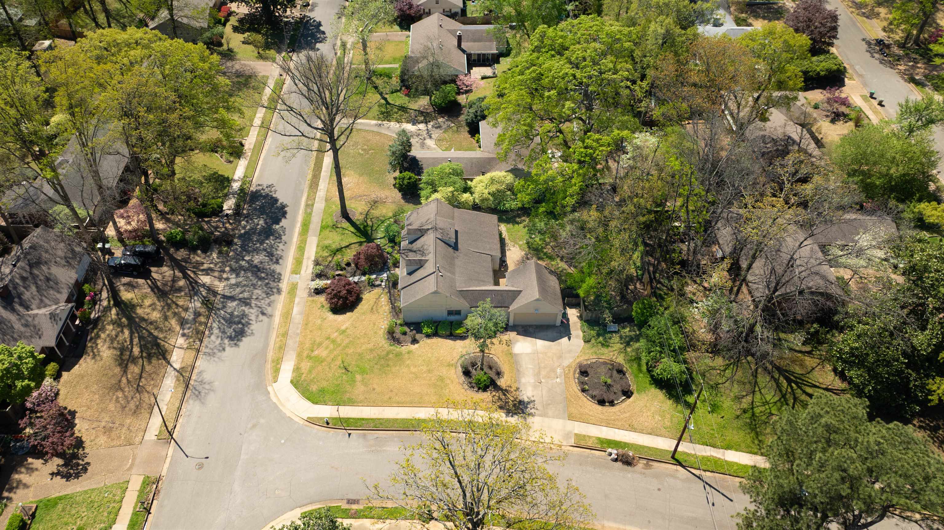 1301 E ROLLING OAKS DR