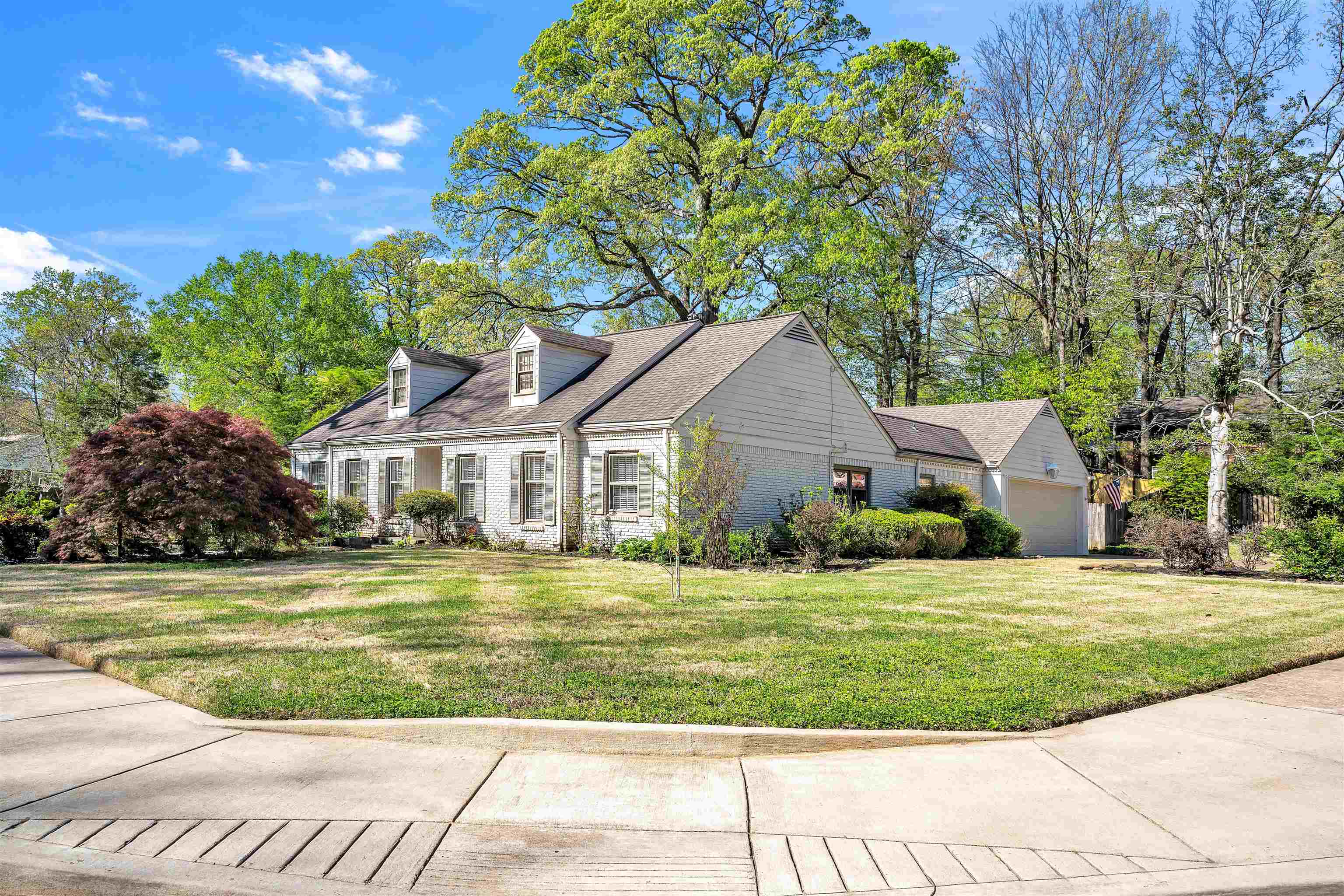 1301 E ROLLING OAKS DR