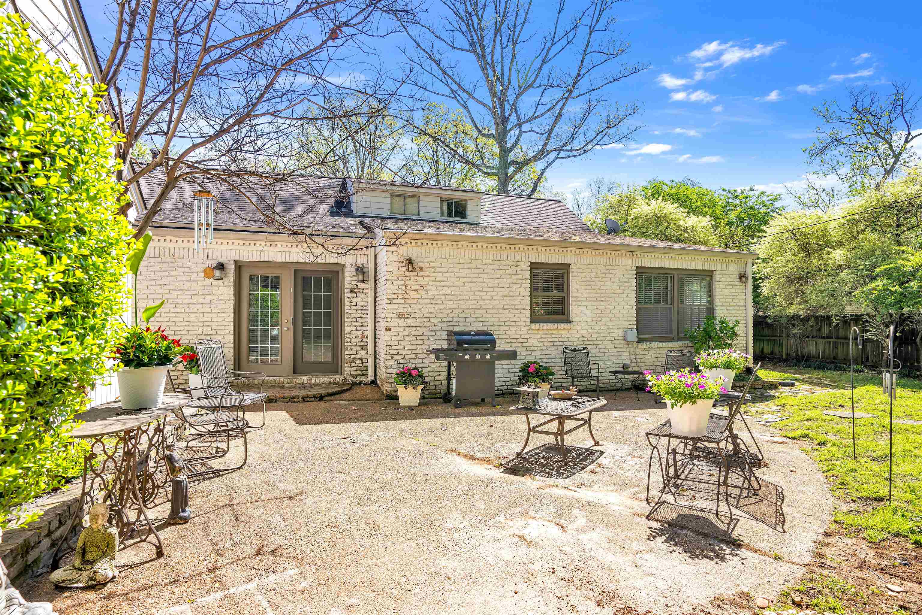 1301 E ROLLING OAKS DR