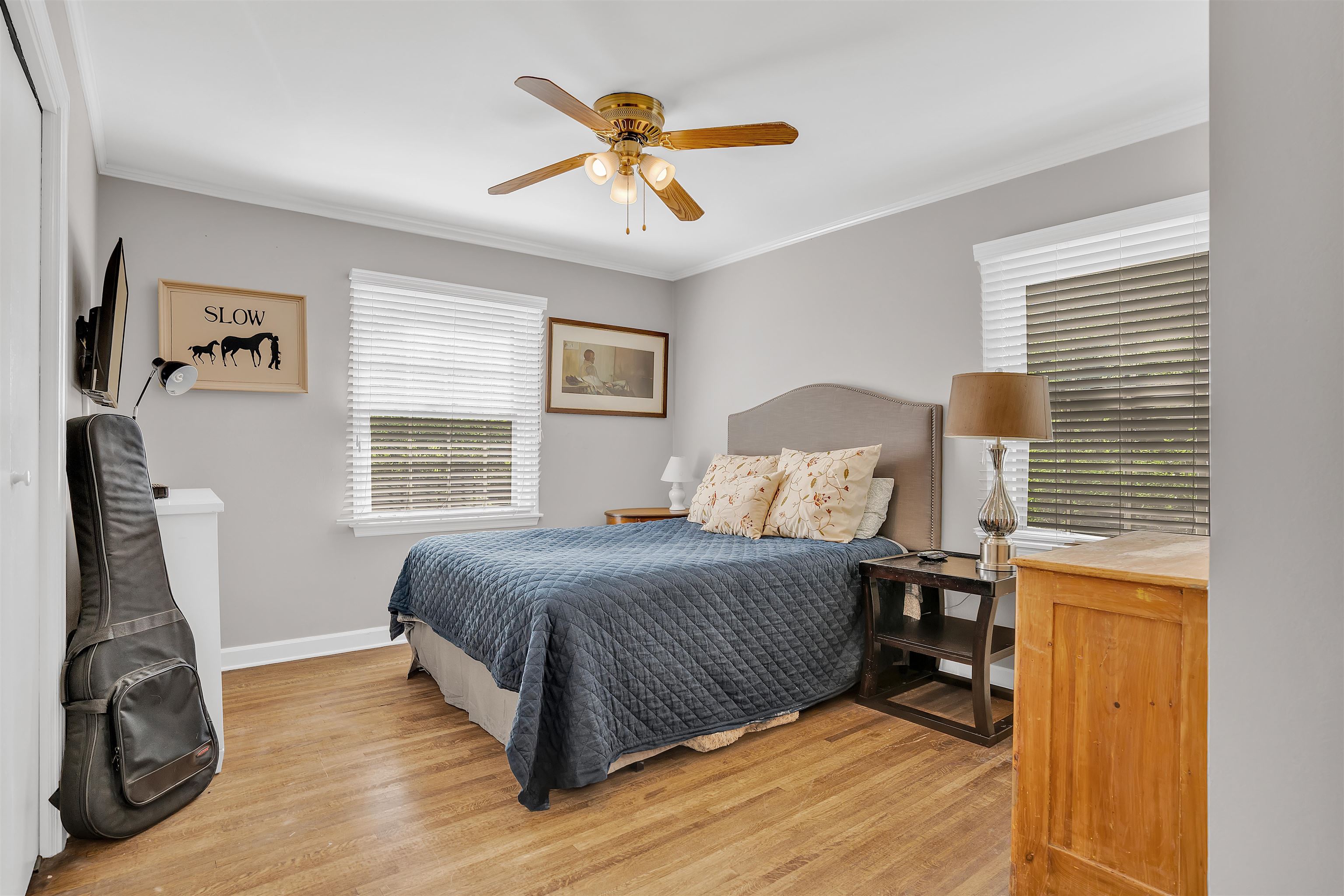 1301 E ROLLING OAKS DR