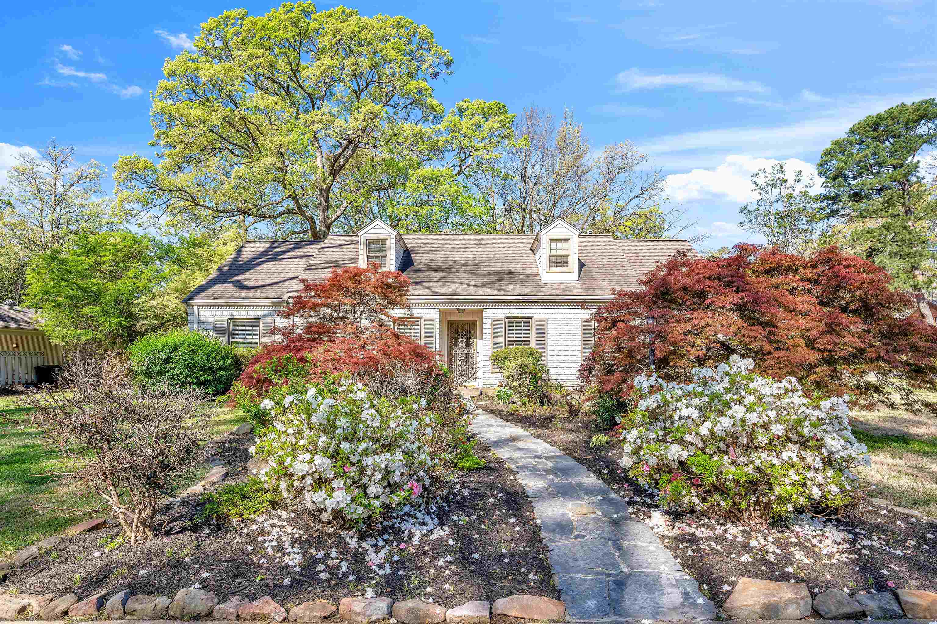 1301 E ROLLING OAKS DR