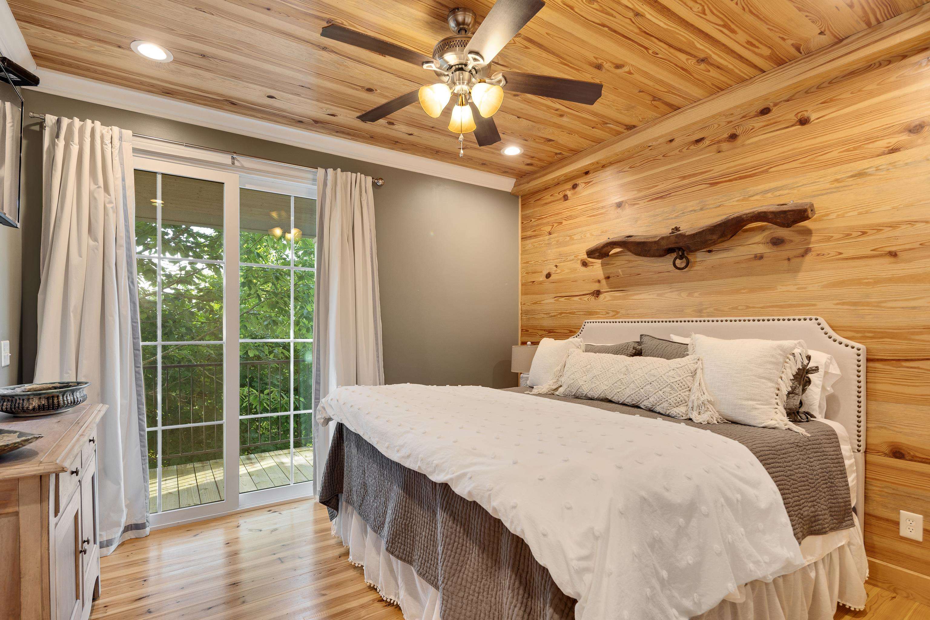 8 SHADY OAK CV