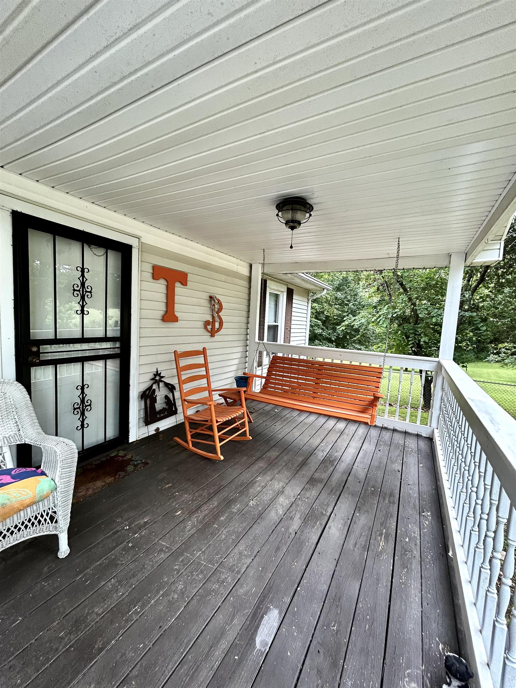 3090 MECKLINBURG DR