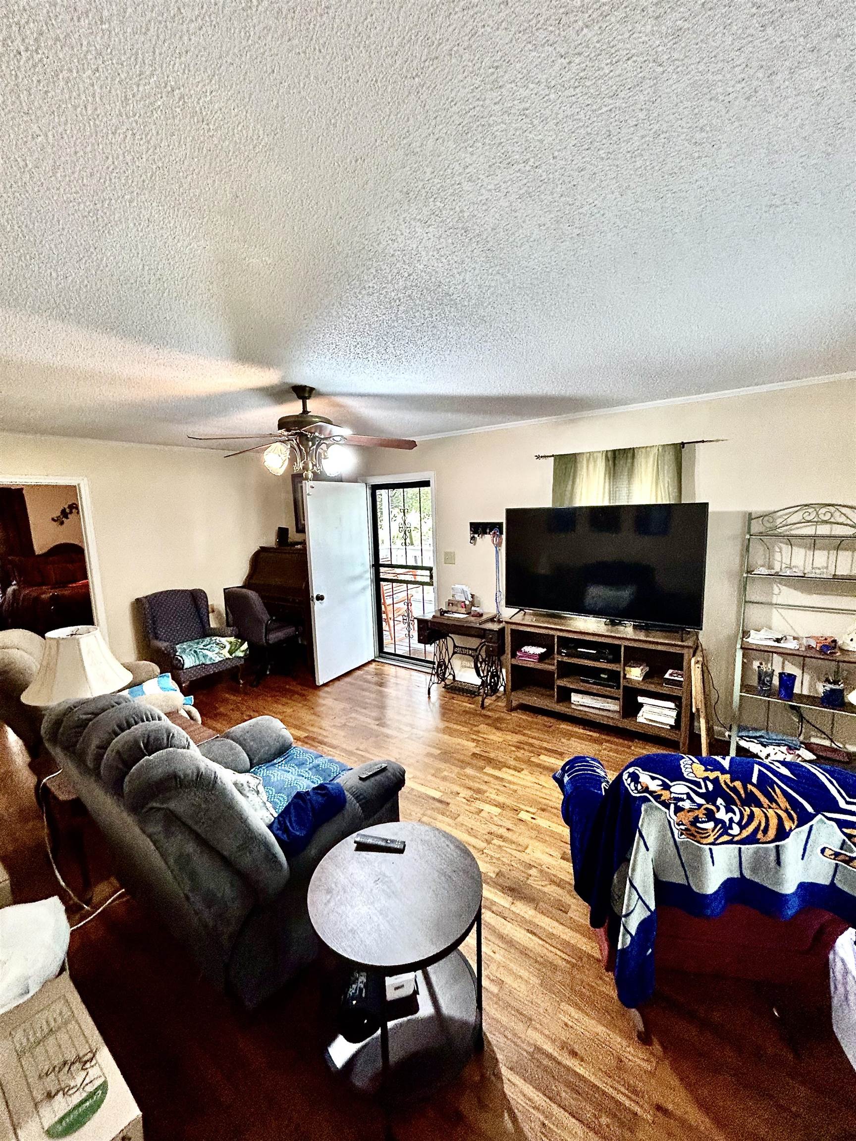 3090 MECKLINBURG DR