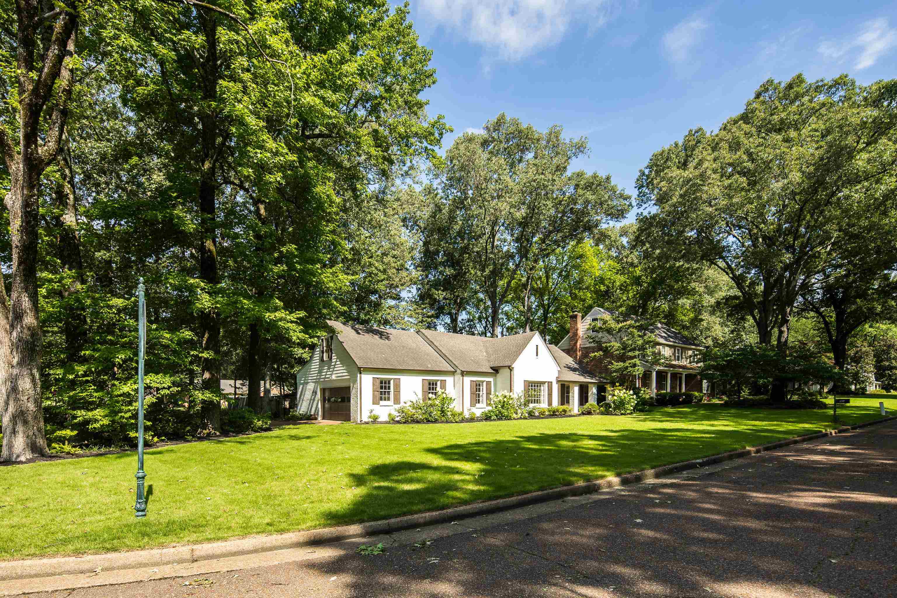 2545 REGENTS WALK