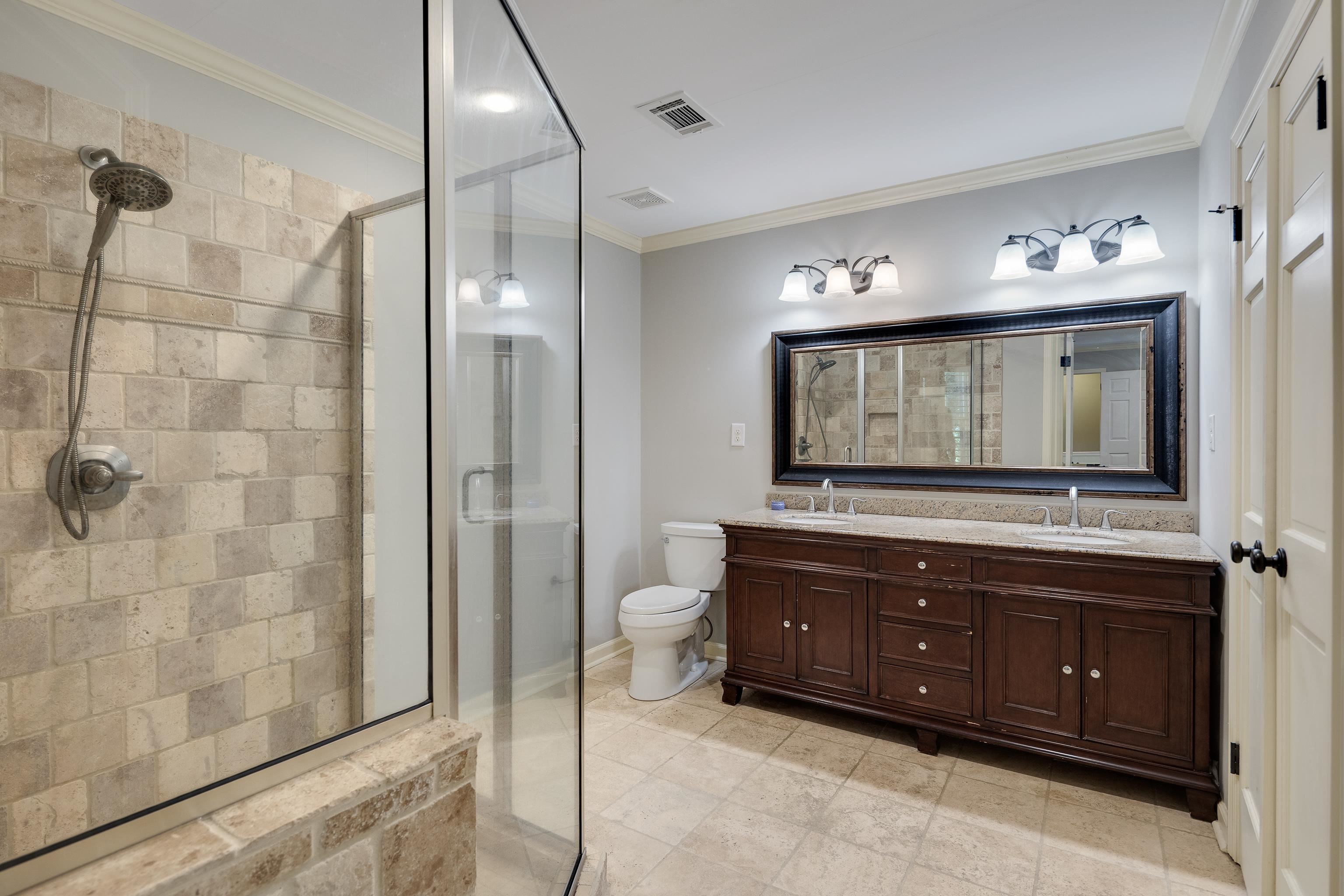 2545 REGENTS WALK