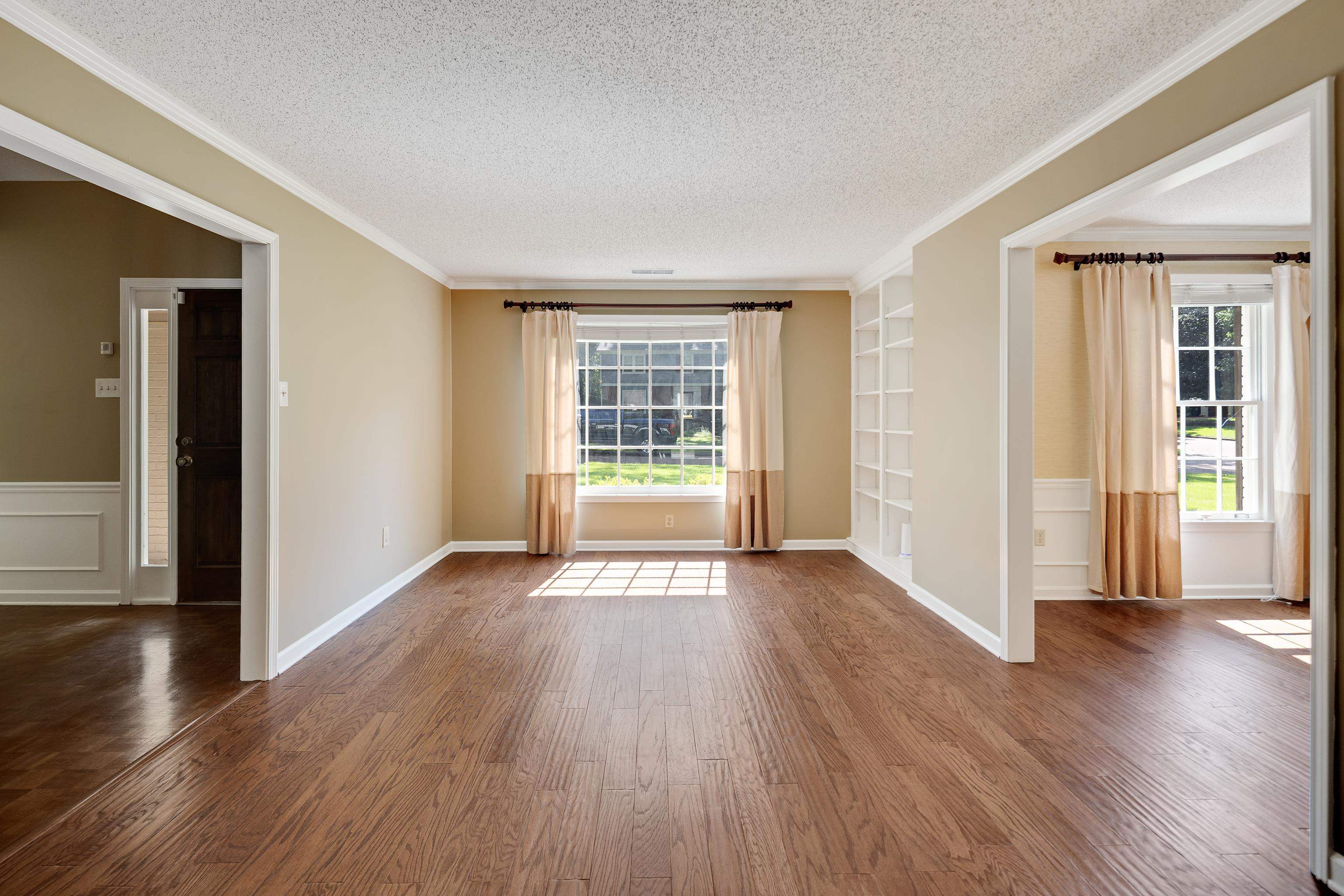 2545 REGENTS WALK