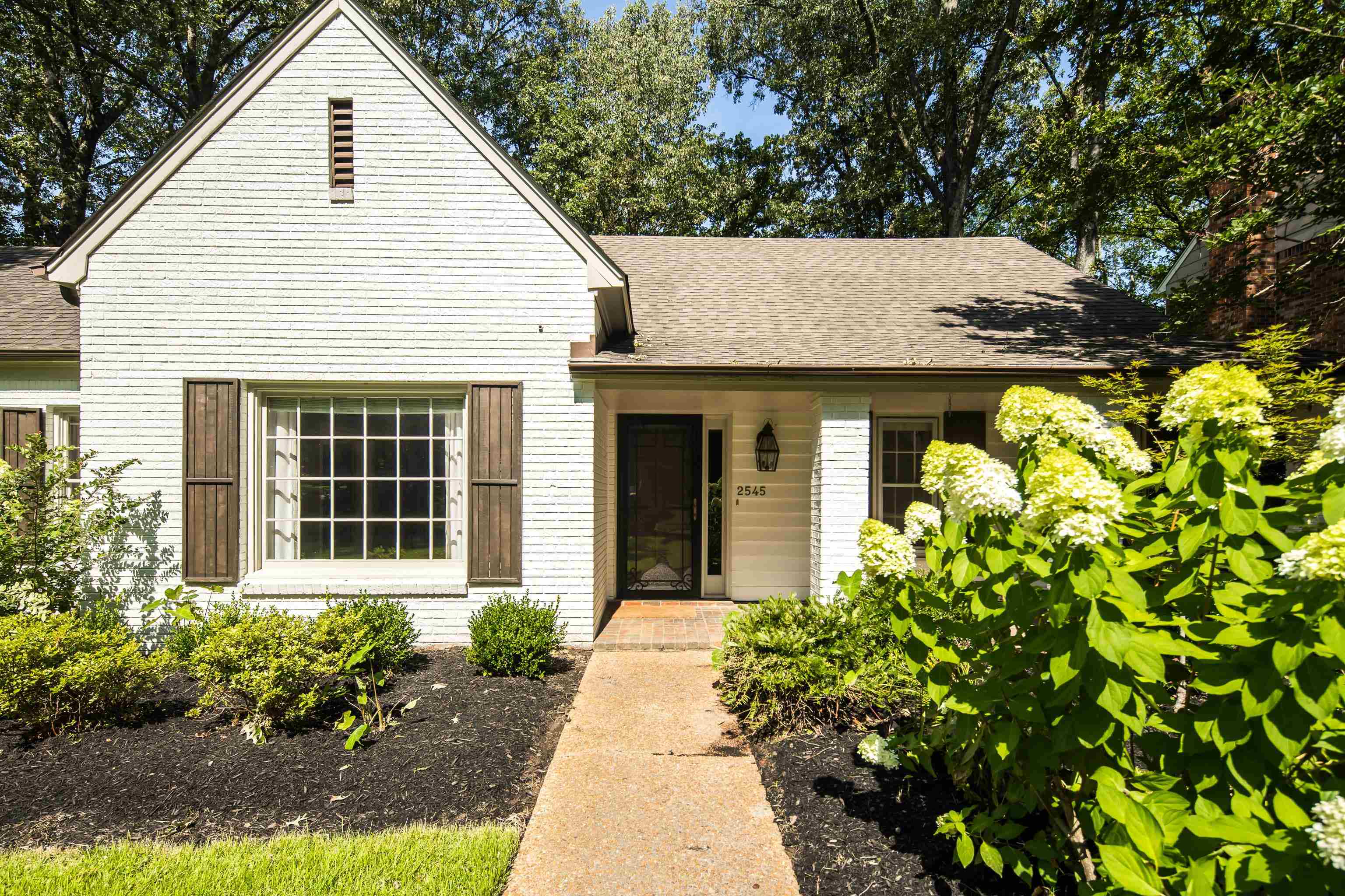 2545 REGENTS WALK