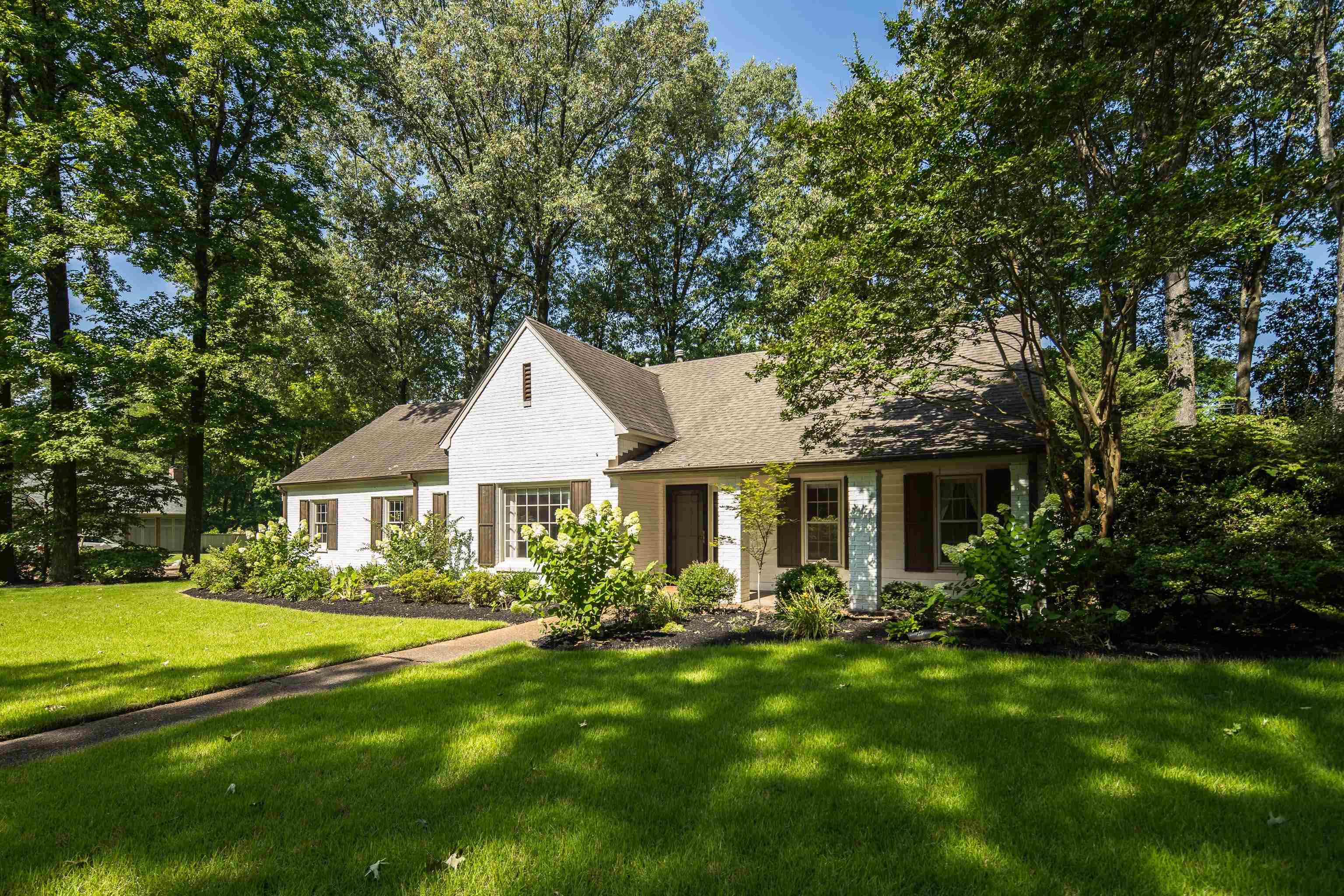 2545 REGENTS WALK