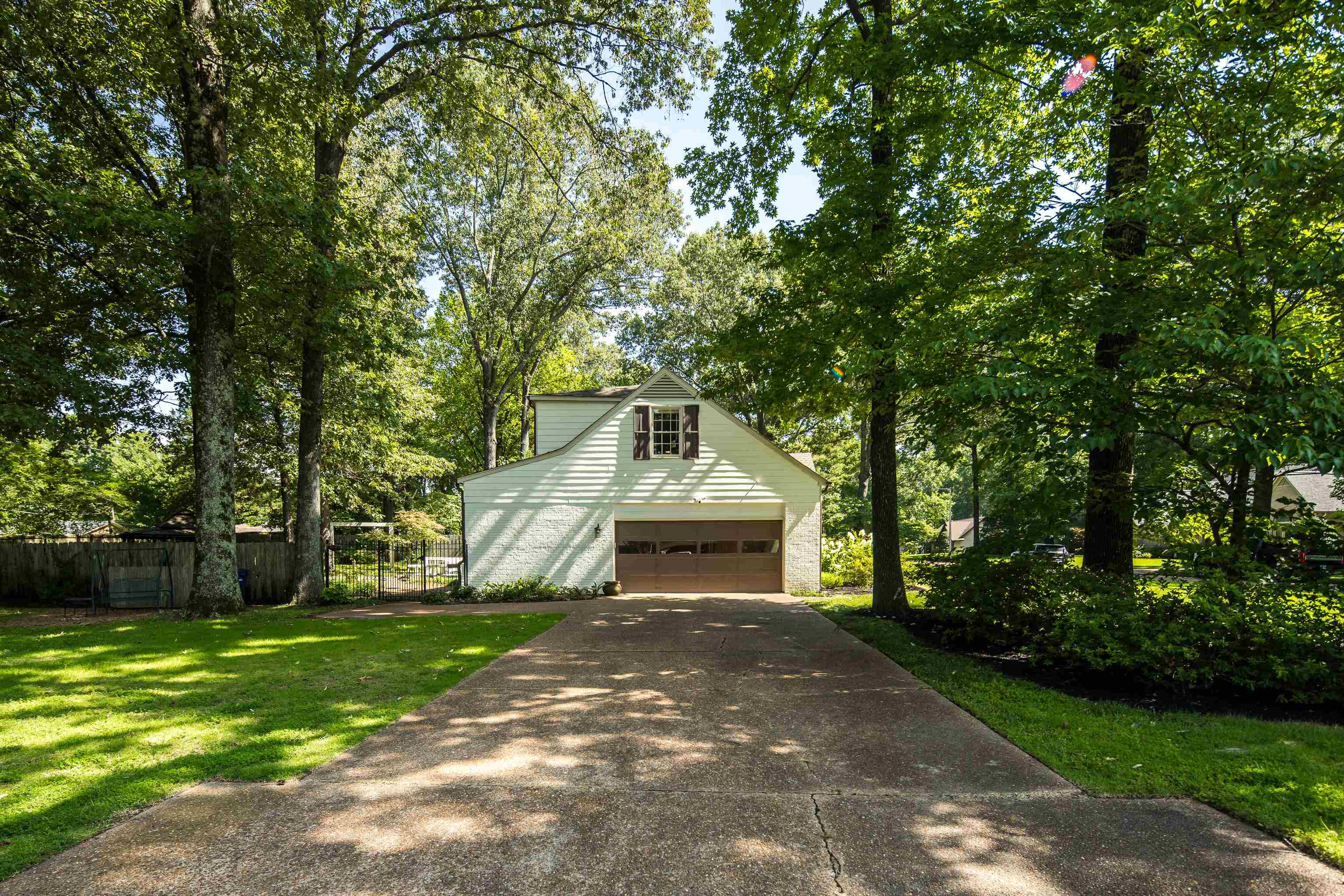 2545 REGENTS WALK