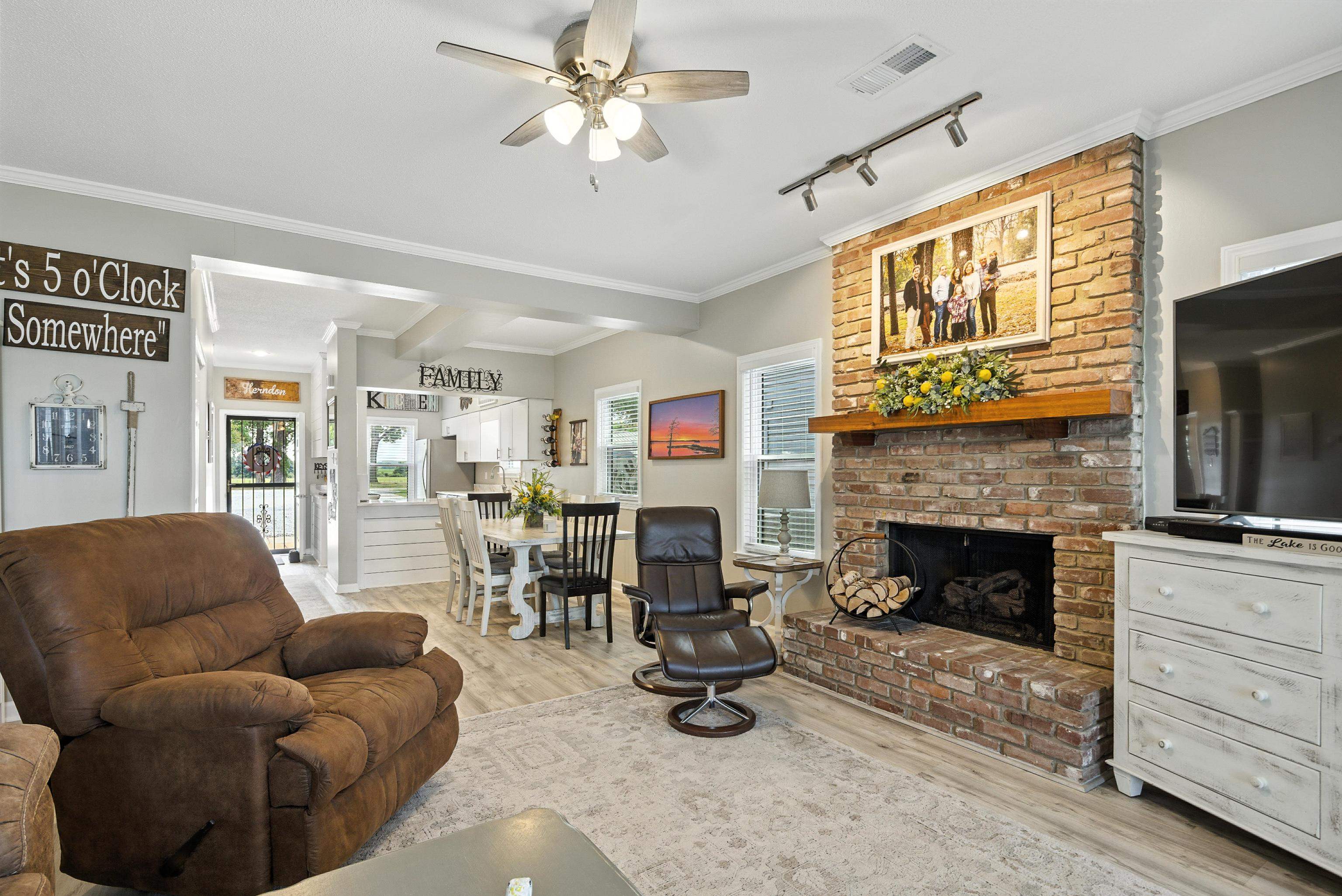 1295 HORSESHOE #301 CIR