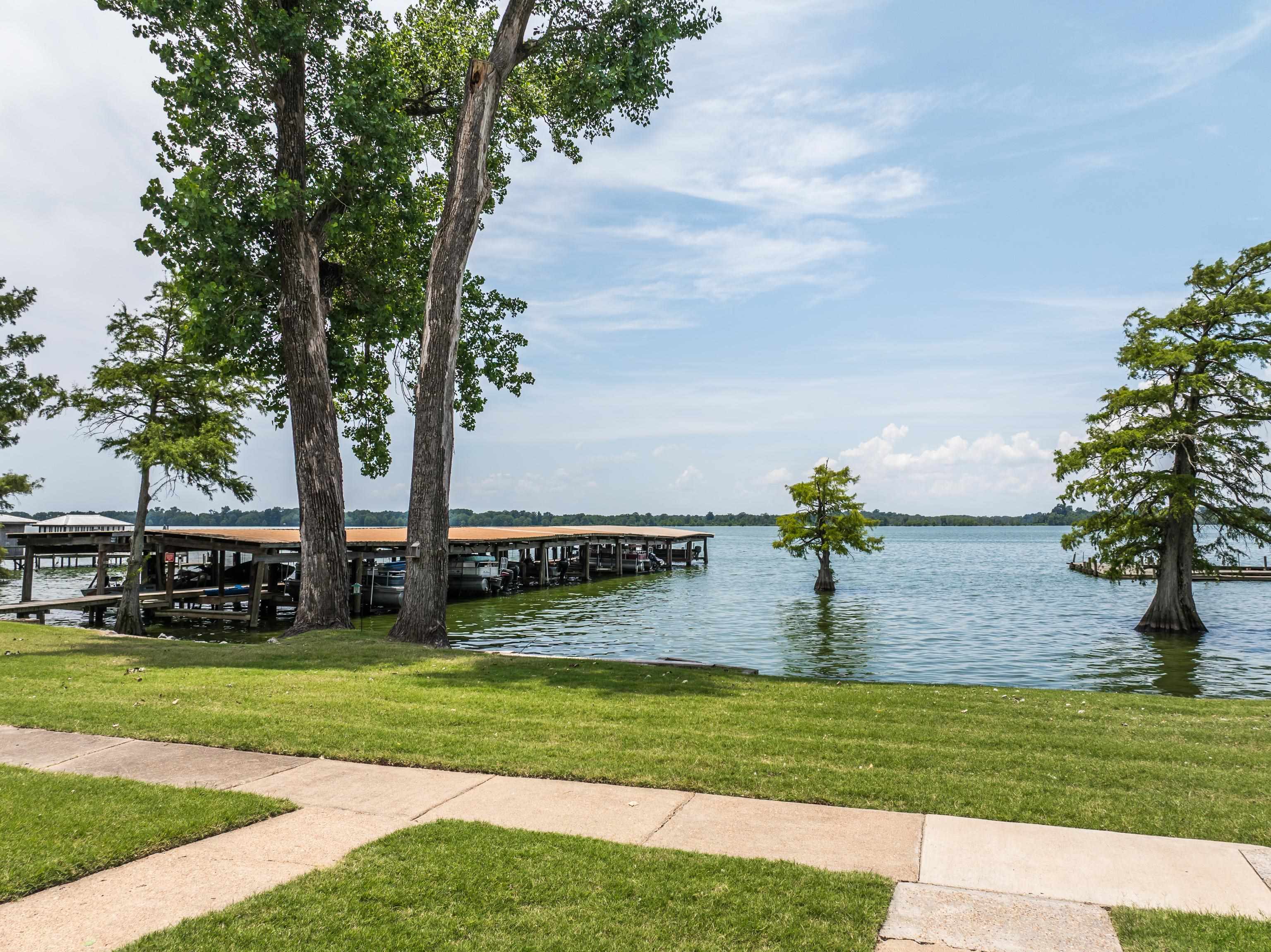 1295 HORSESHOE #301 CIR