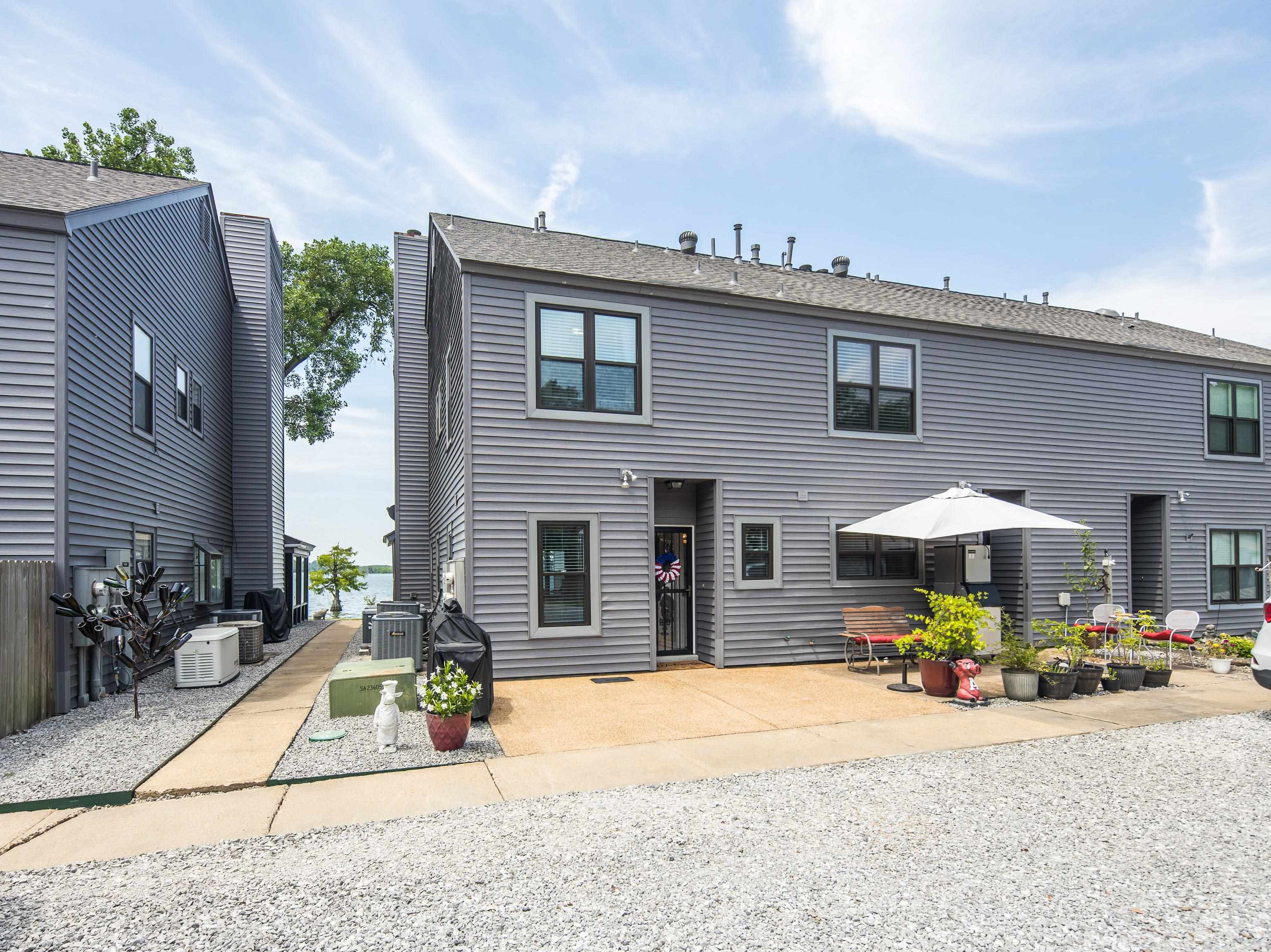 1295 HORSESHOE #301 CIR