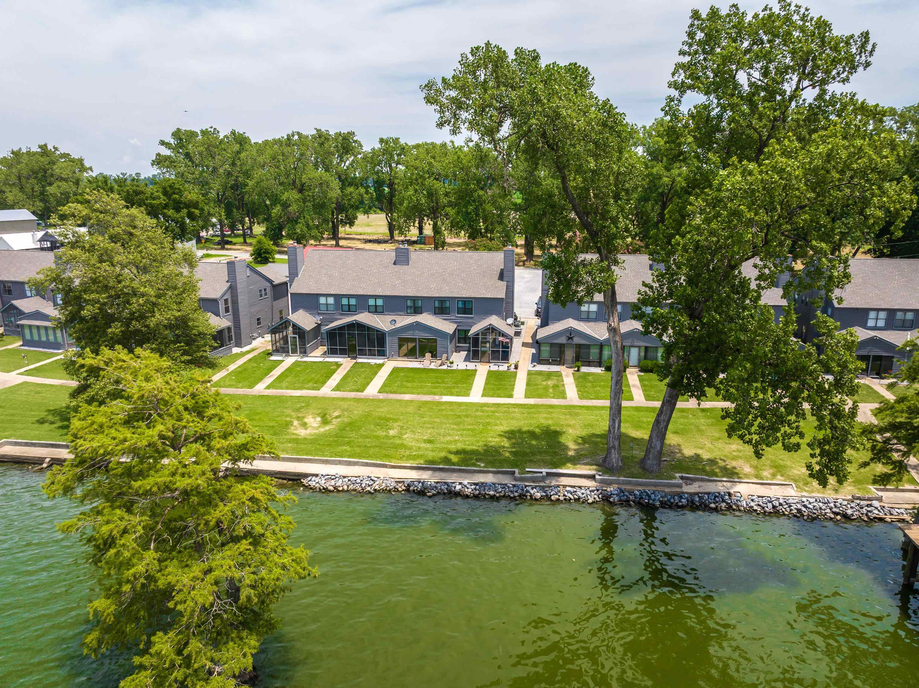 1295 HORSESHOE #301 CIR