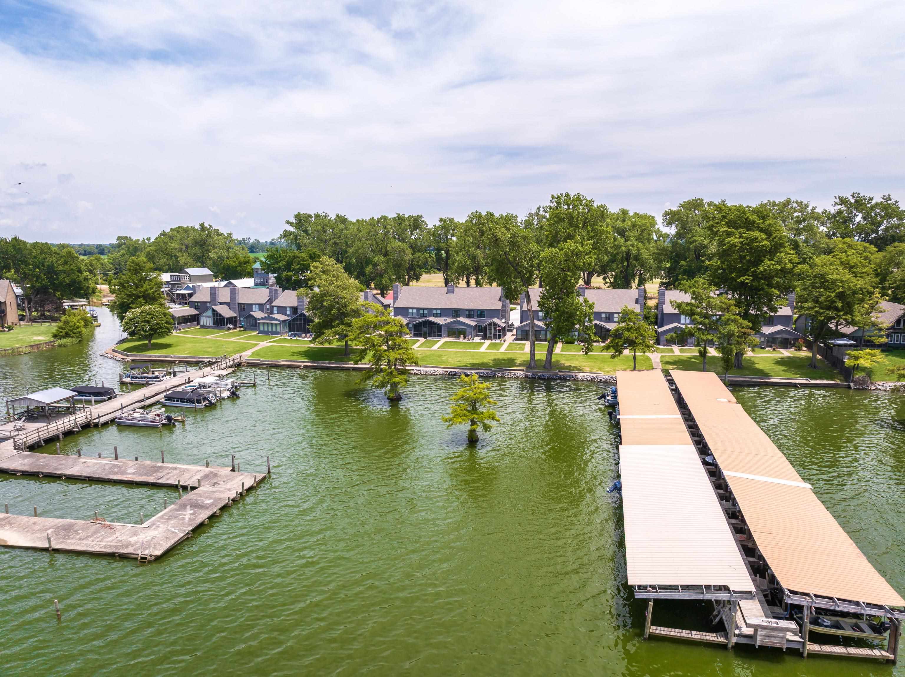 1295 HORSESHOE #301 CIR