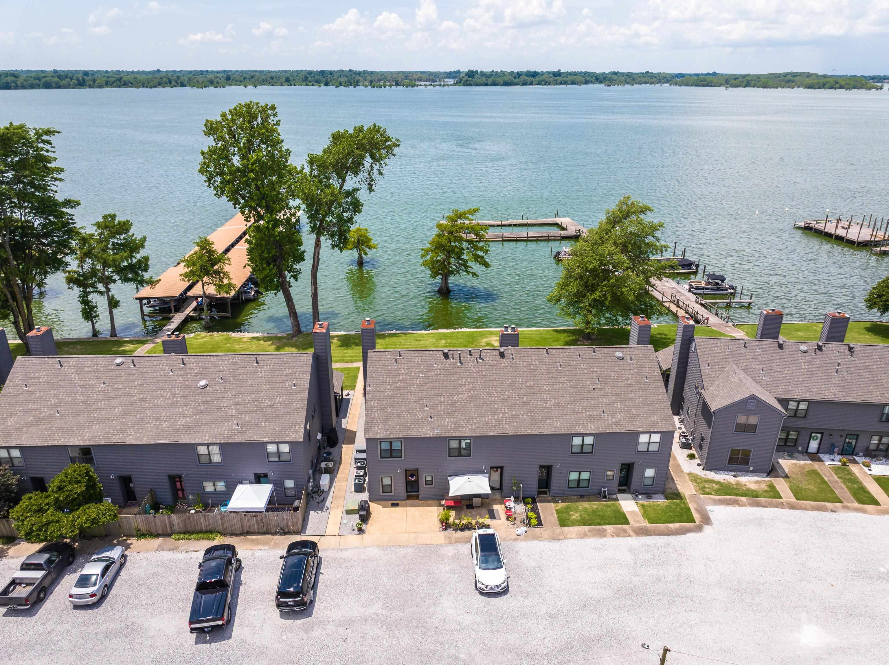 1295 HORSESHOE #301 CIR